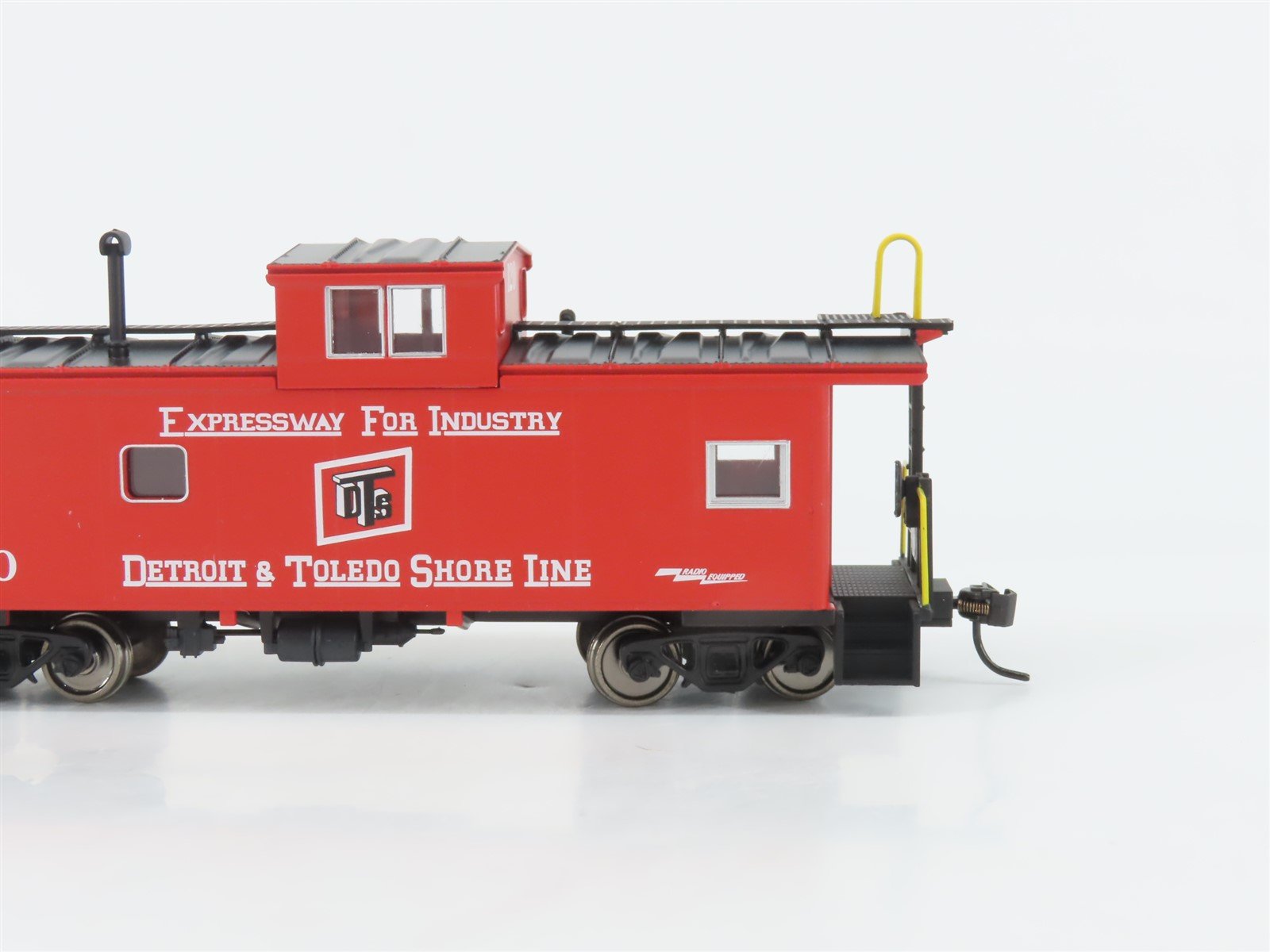 HO Scale Walthers Mainline 910-8765 DTS International Wide Vision Caboose #120