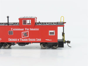 HO Scale Walthers Mainline 910-8765 DTS International Wide Vision Caboose #120