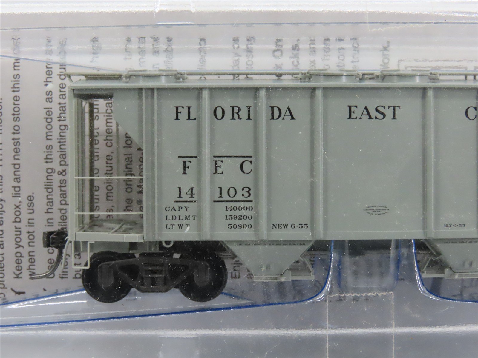 HO Scale Kadee 8652 FEC Florida East Coast 2-Bay Covered Hopper #14103 - Sealed