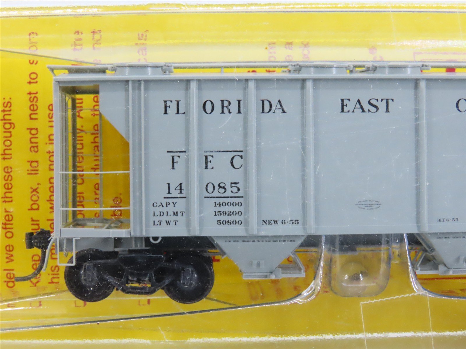 HO Scale Kadee 8610 FEC Florida East Coast 2-Bay Covered Hopper #14085 - Sealed