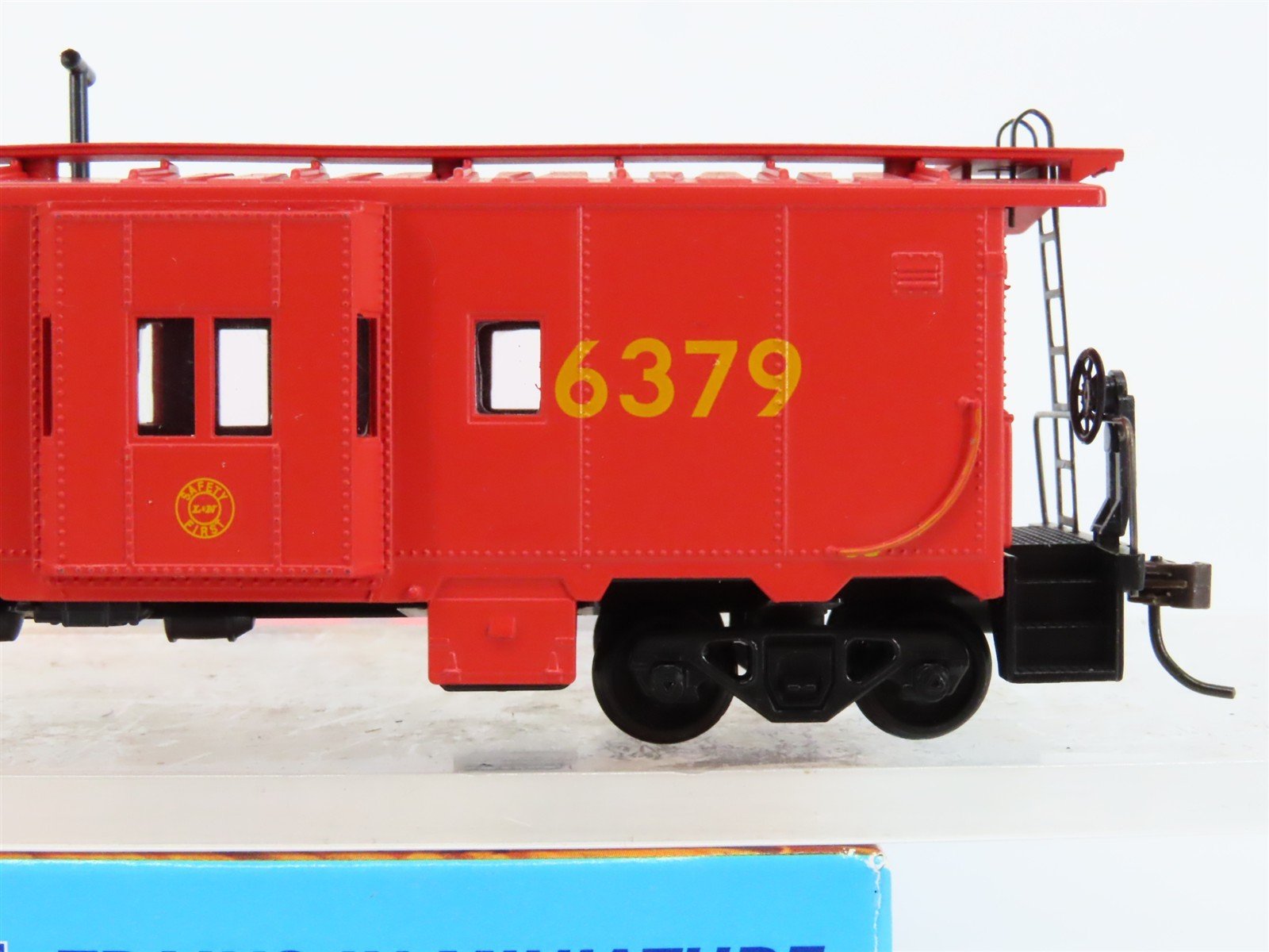 HO Scale Athearn 1171 L&N Louisville & Nashville Bay Window Caboose #6379 BUILT