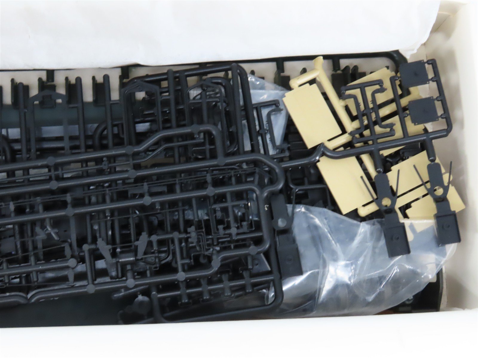 HO Scale Branchline Blueprint Series Kit 5125 SAL Seaboard Coach Passenger #841