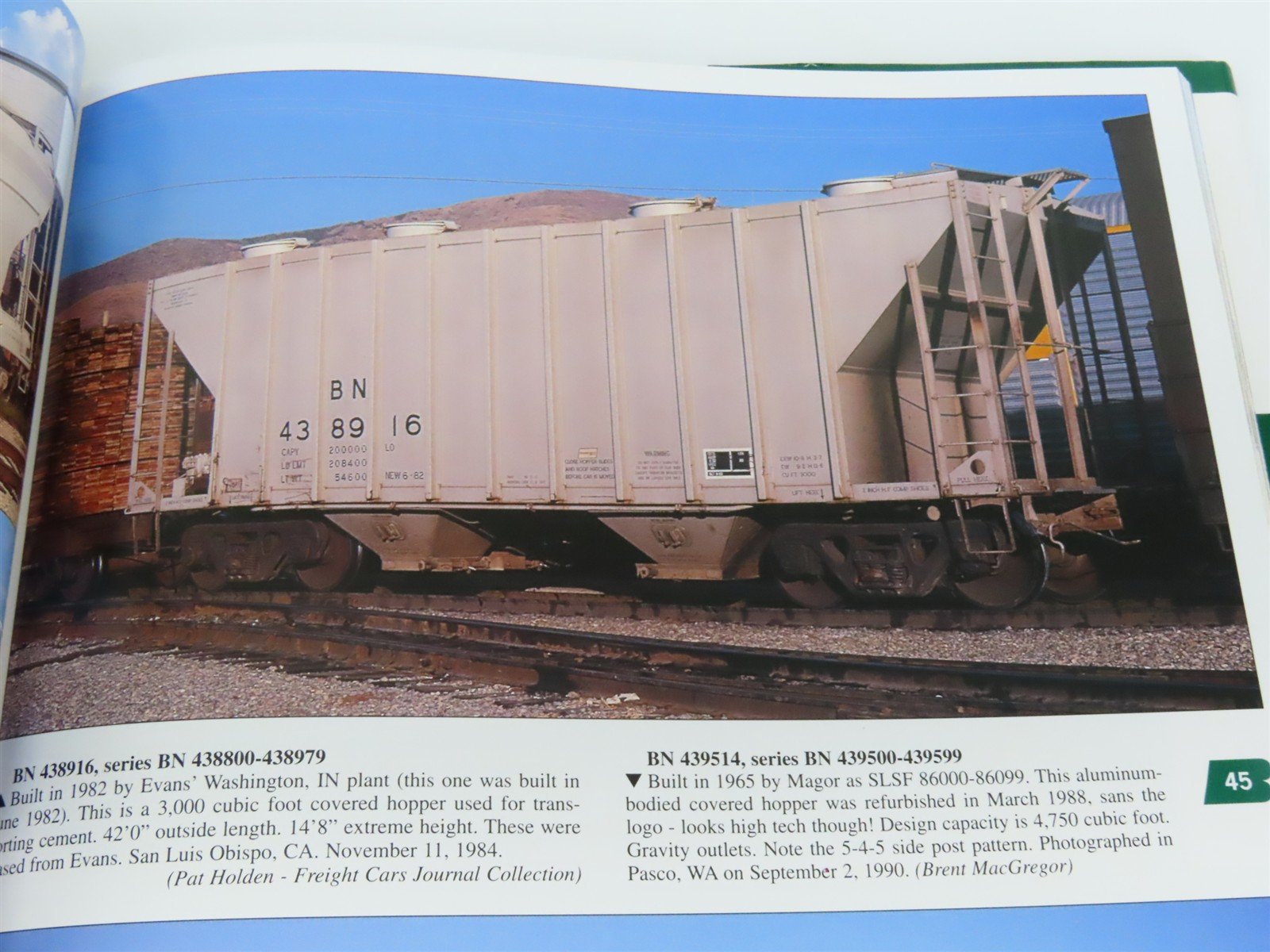 Morning Sun: Burlington Northern Color Guide to Freight & Passenger Equipment