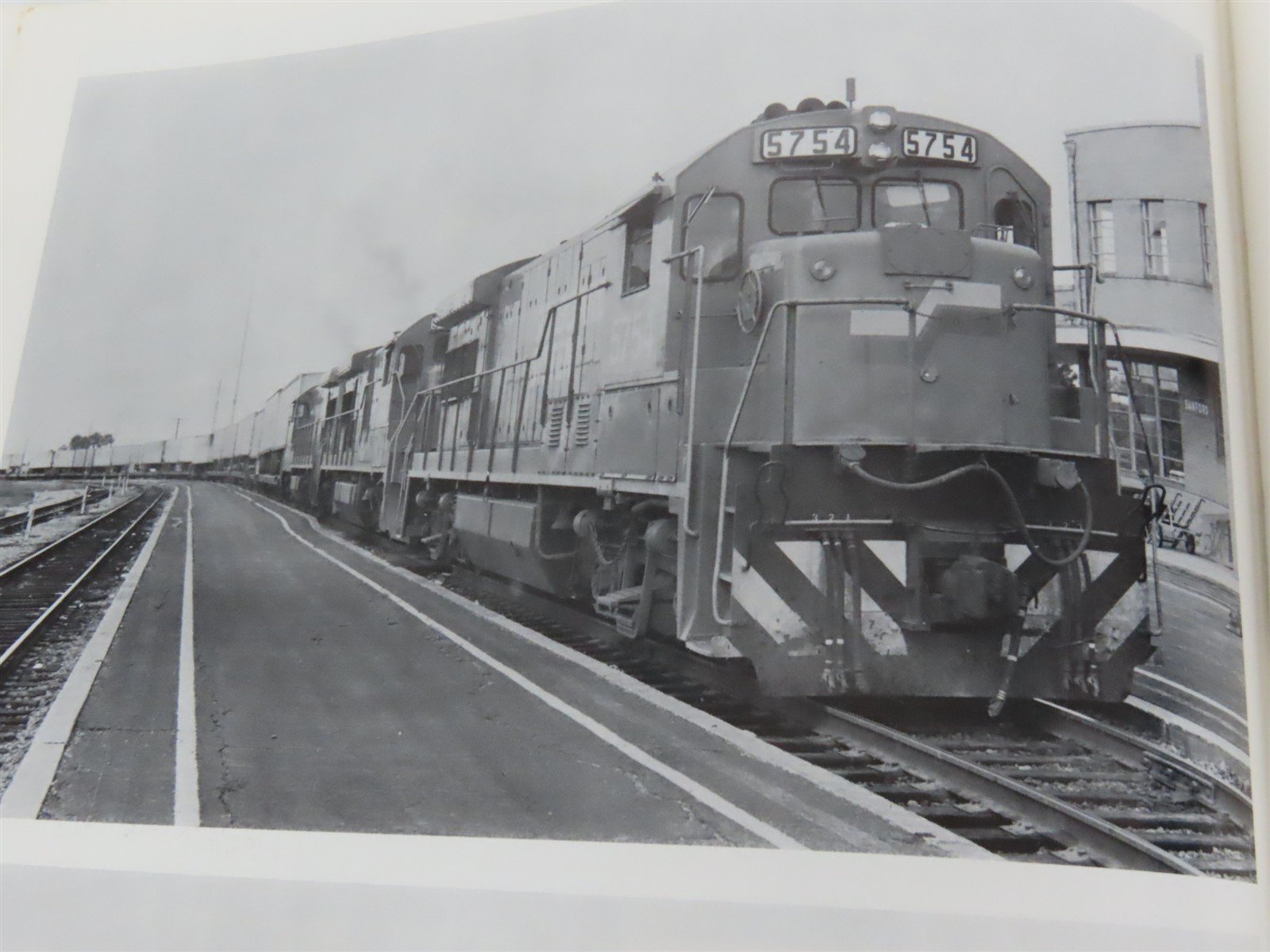 Locomotives of the Seaboard System Railroad of the South by Paul Carleton ©1987