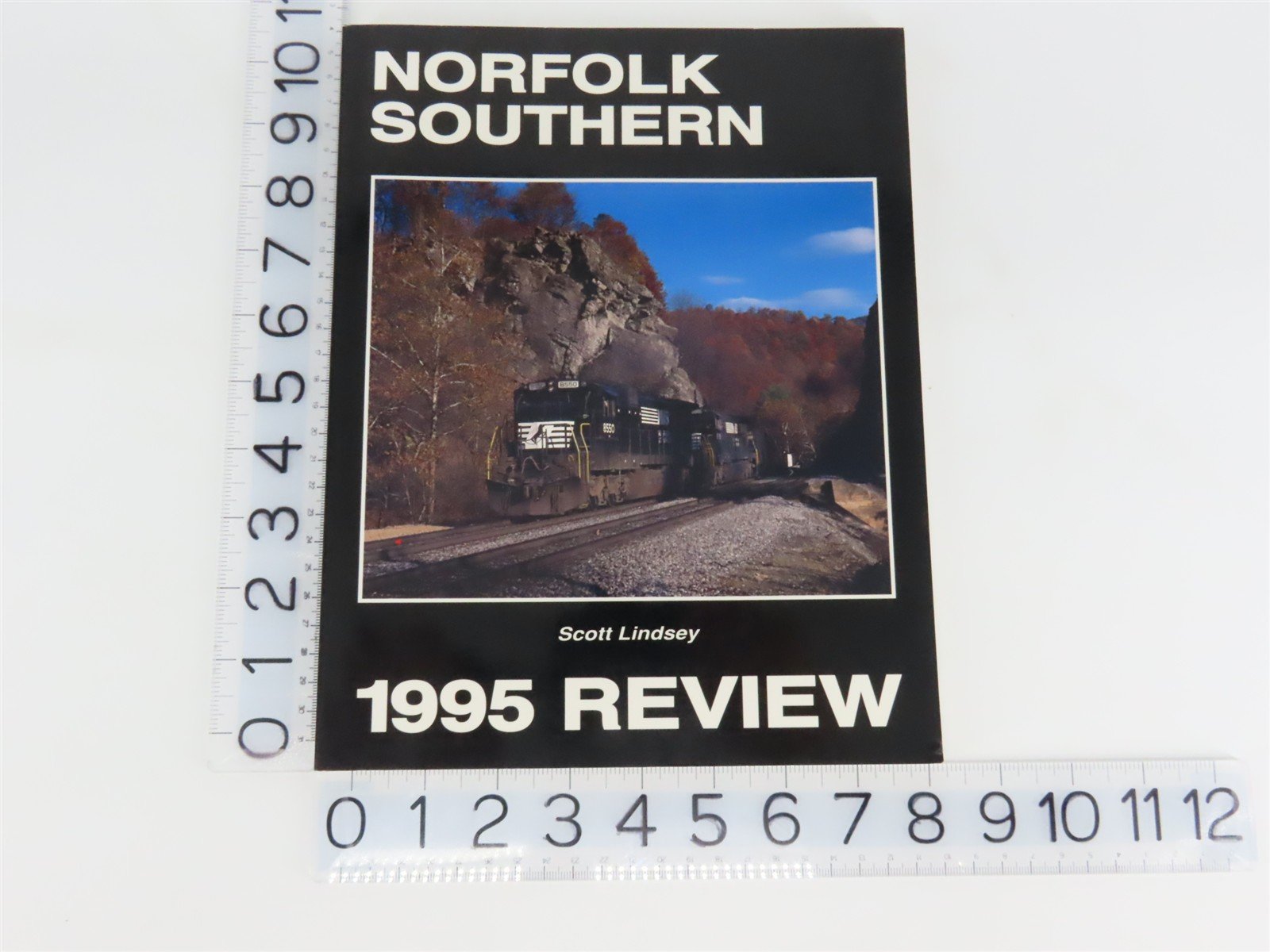 Norfolk Southern 1995 Review by Scott Lindsey Â©1995 SC Book