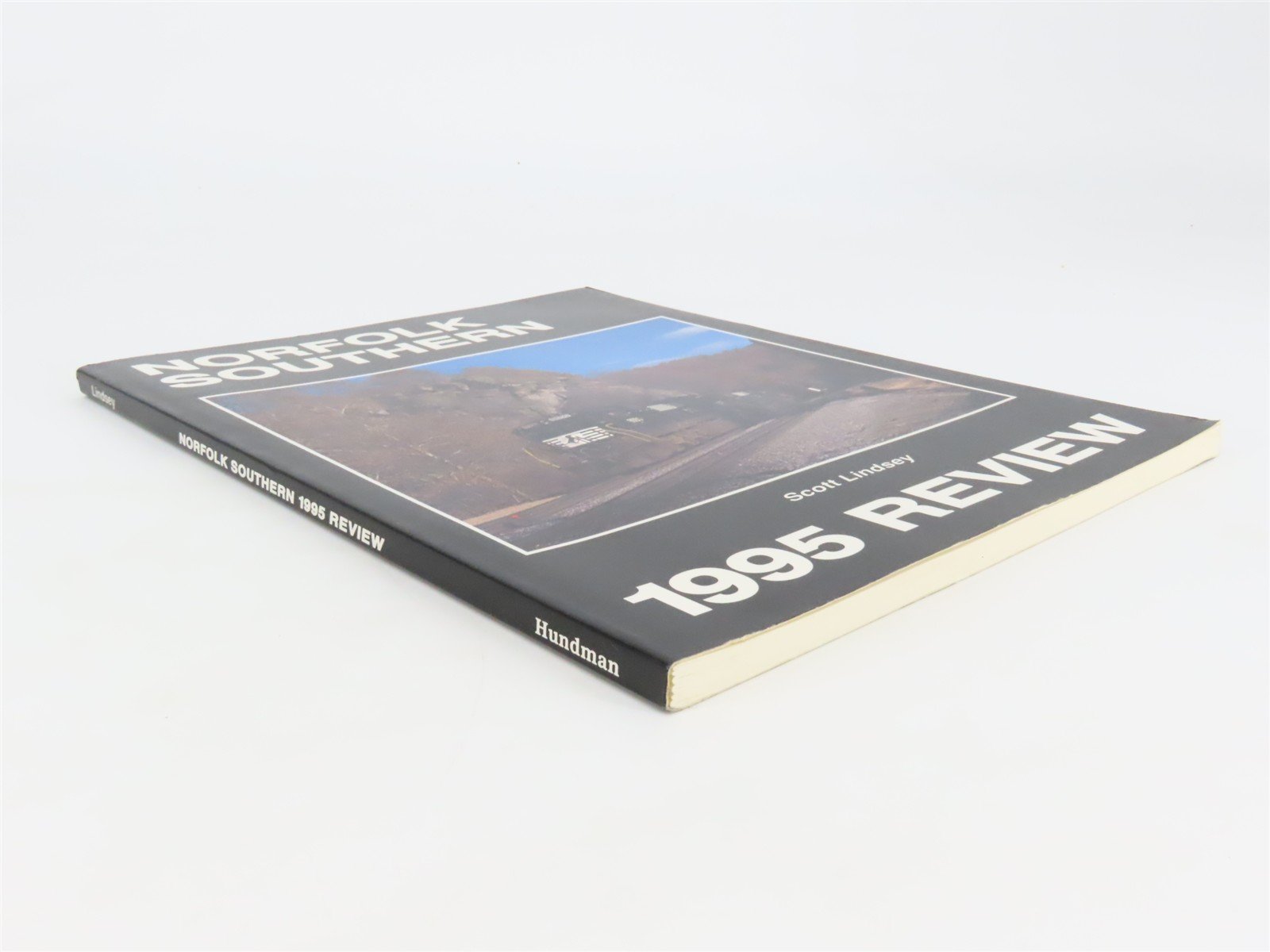 Norfolk Southern 1995 Review by Scott Lindsey Â©1995 SC Book