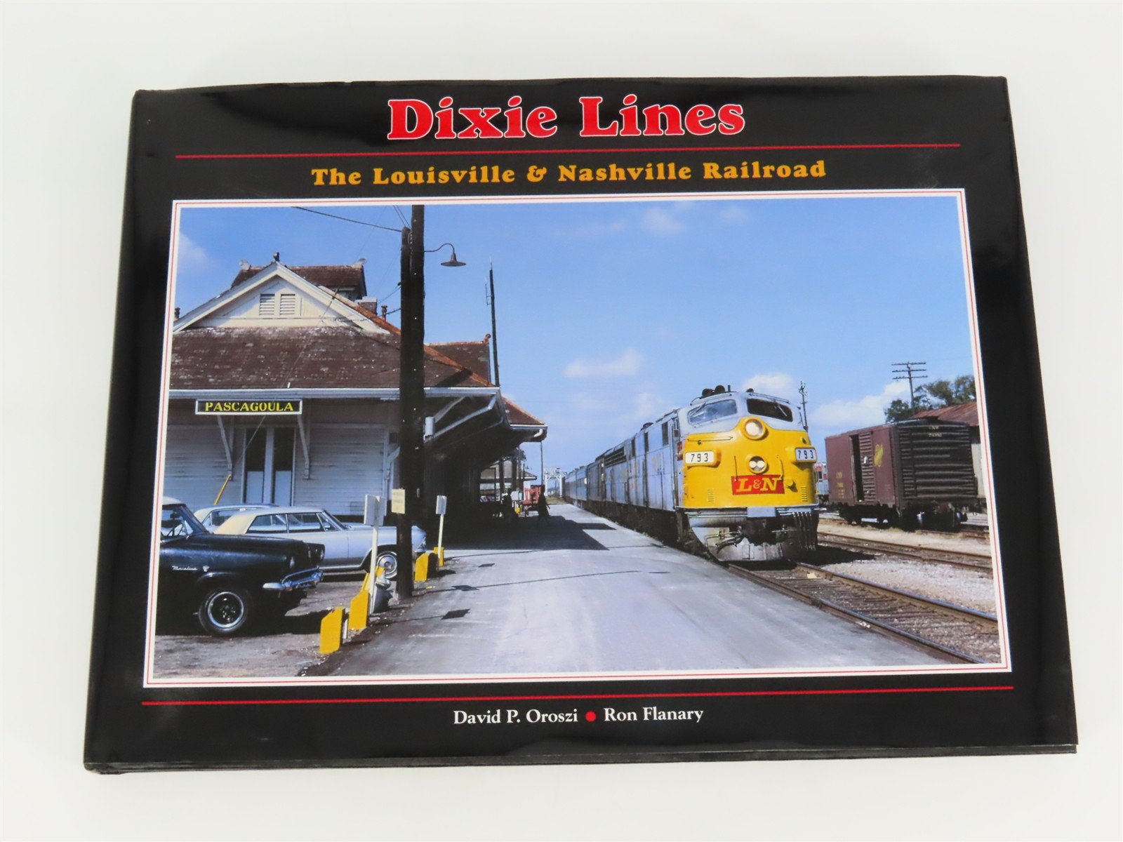 Dixie Lines - The Louisville & Nashville Railroad by Oroszi & Flanary Â©2003
