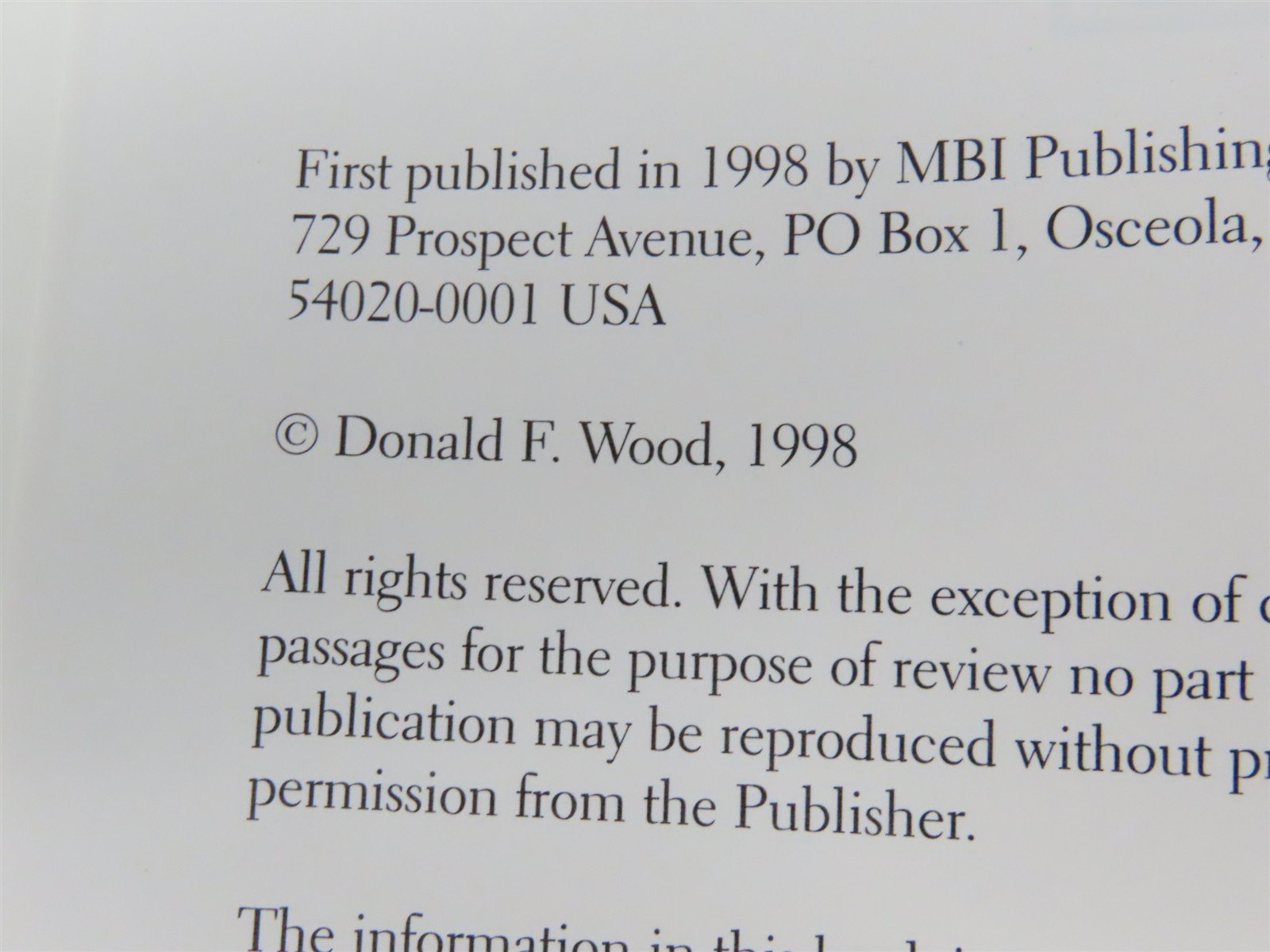 The Crestline Series - American Buses by Donald F. Wood Â©1998 SC Book