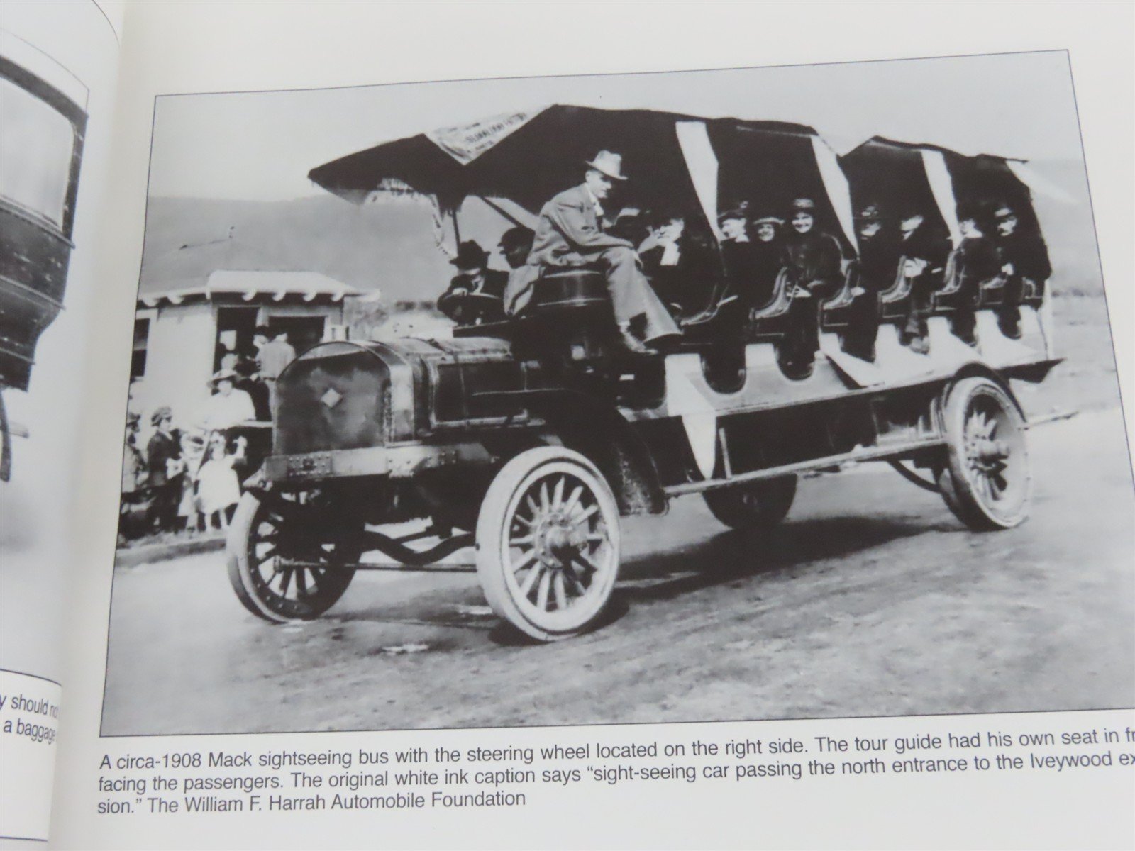 The Crestline Series - American Buses by Donald F. Wood Â©1998 SC Book