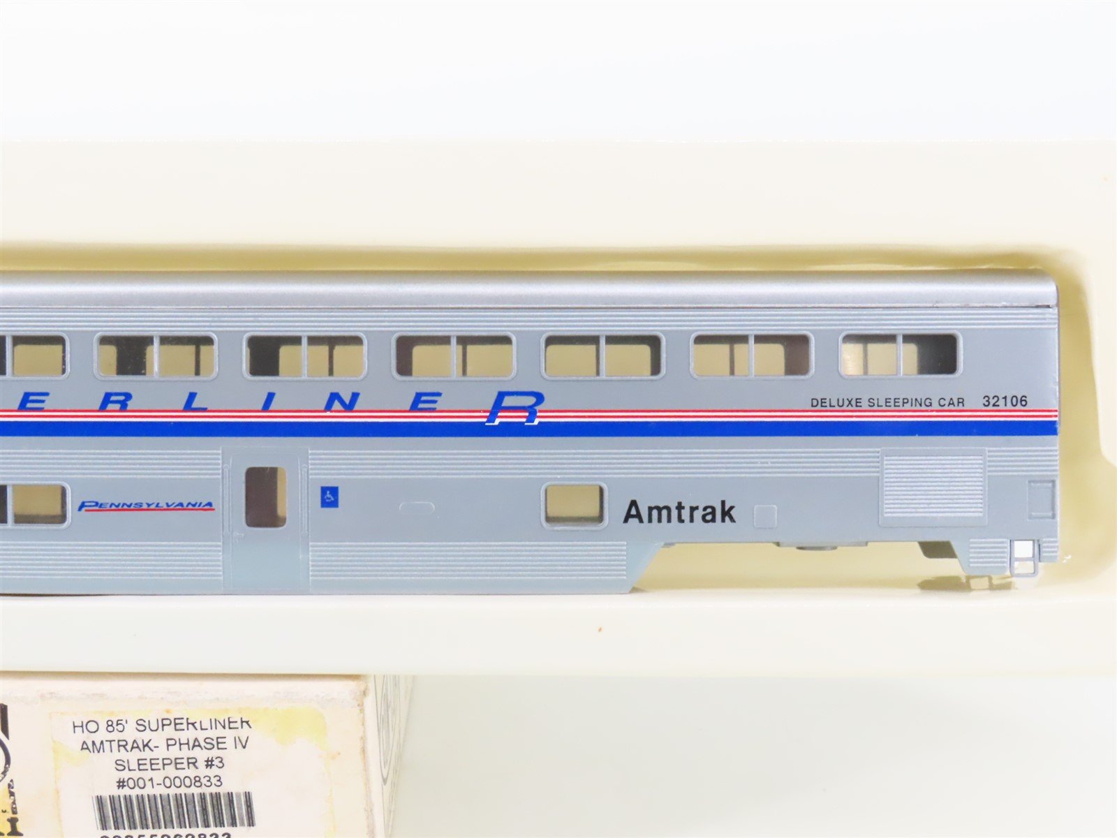 HO Scale Con-Cor Kit #001-000833 Amtrak Superliner 85' Sleeper Passenger #32106