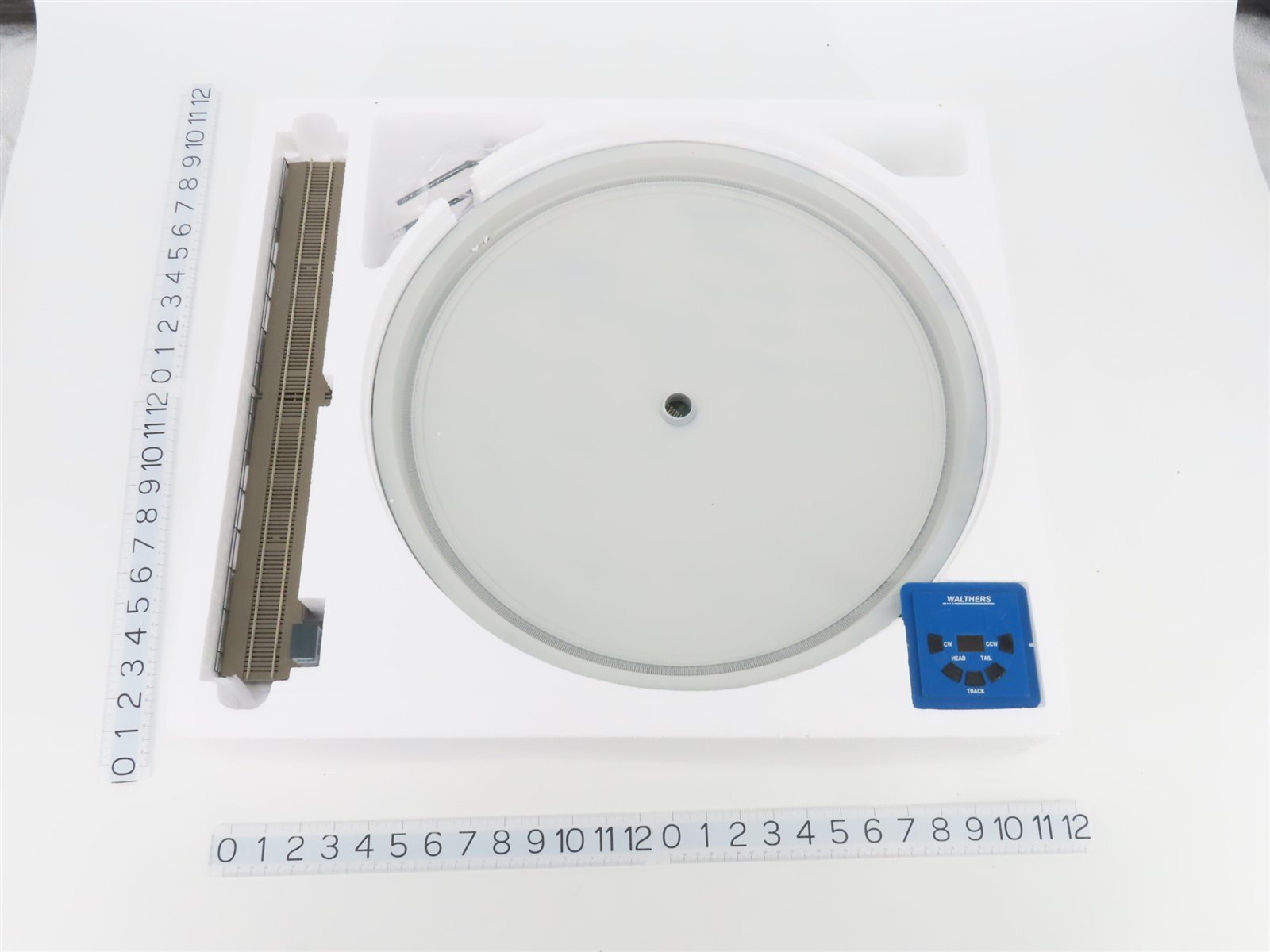HO 1/87 Scale Walthers Cornerstone 933-2859 Motorized 130' Turntable Track