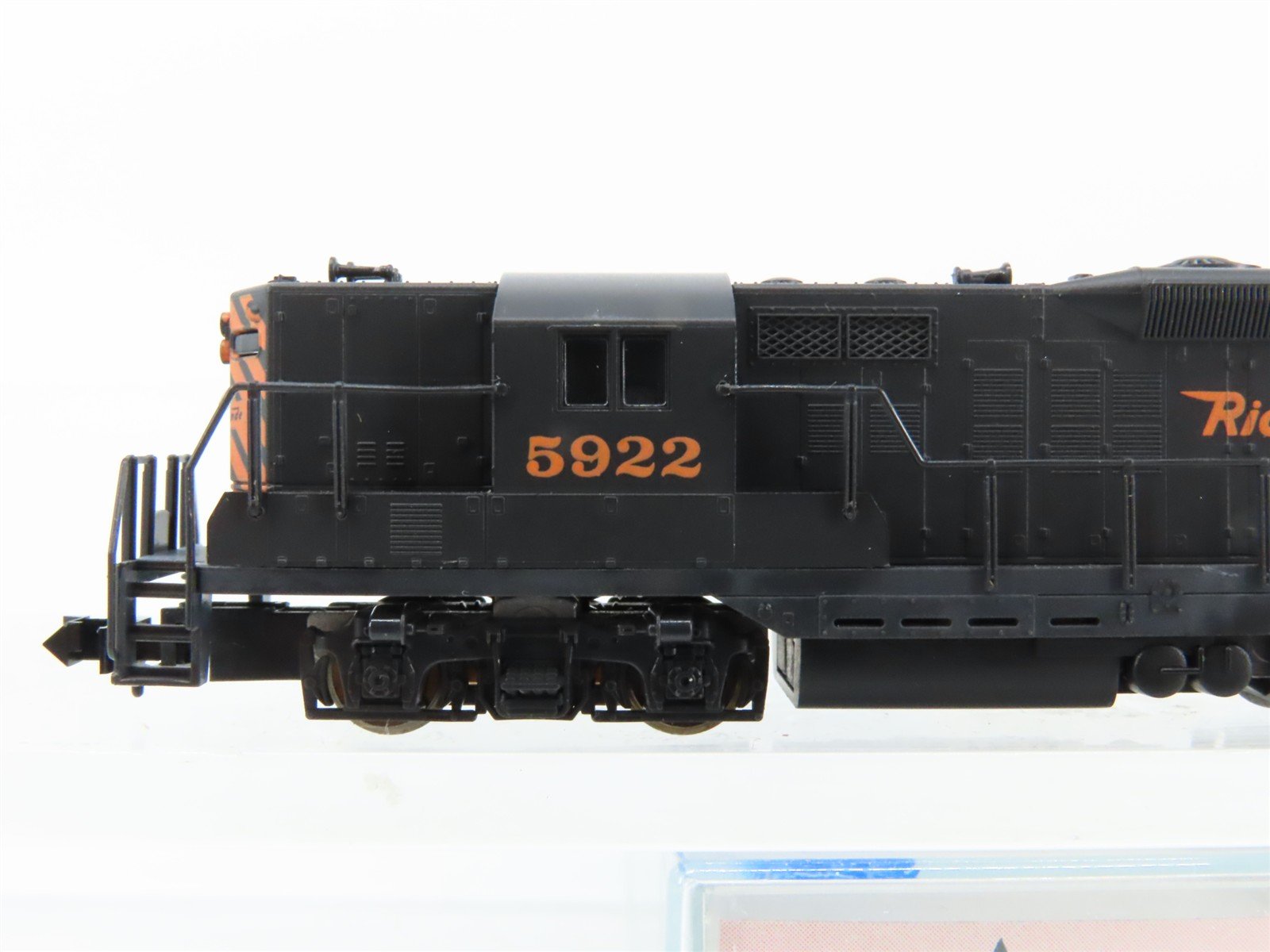 N Scale KATO 17719-3 D&RGW Rio Grande EMD GP9 Diesel Locomotive #5922