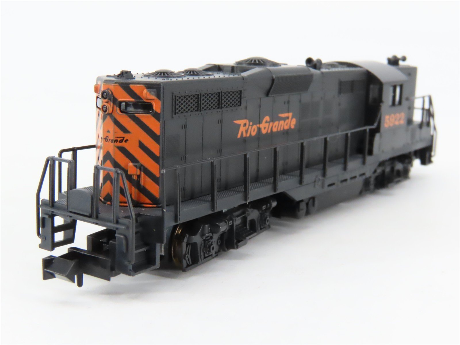 N Scale KATO 17719-3 D&RGW Rio Grande EMD GP9 Diesel Locomotive #5922