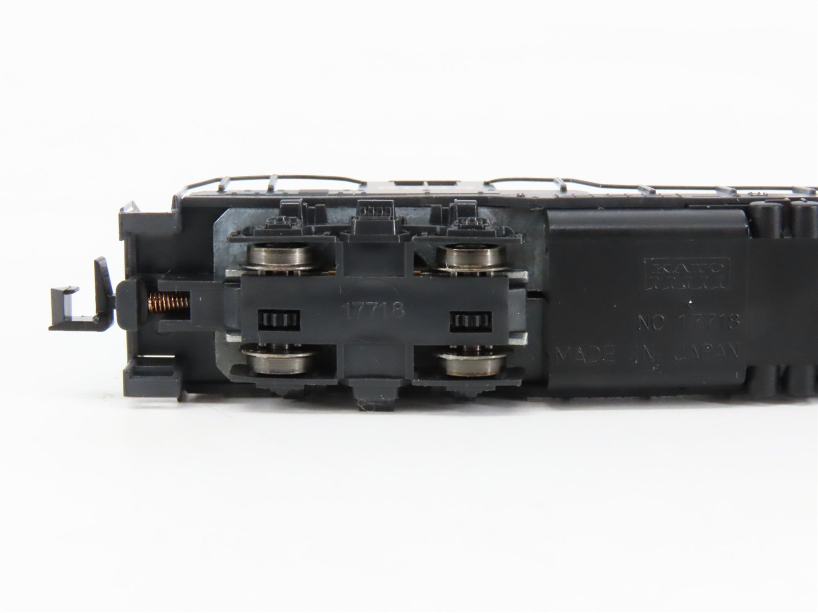 N Scale KATO 17719-3 D&RGW Rio Grande EMD GP9 Diesel Locomotive #5922