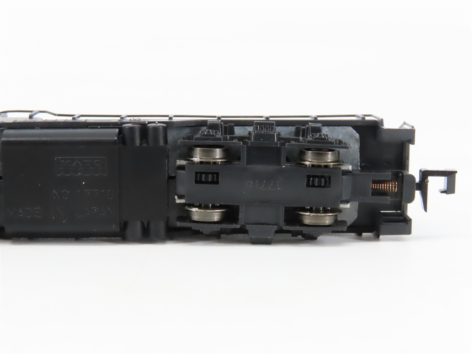 N Scale KATO 17719-3 D&RGW Rio Grande EMD GP9 Diesel Locomotive #5922