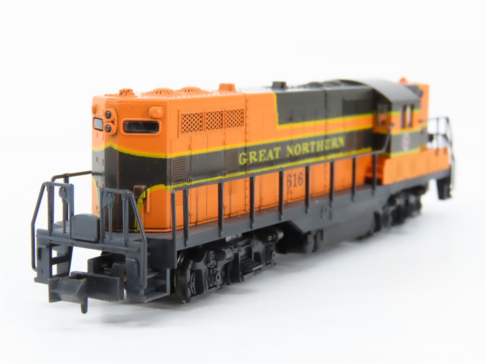 N Scale KATO 17718-4 GN Great Northern EMD GP7 Diesel Locomotive #616