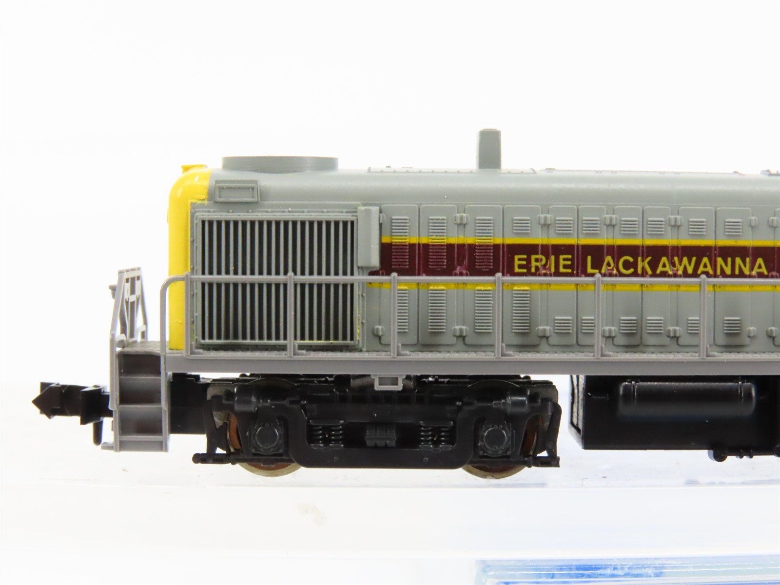 N Scale KATO 17708-A EL Erie Lackawanna ALCO RS-3 Diesel Locomotive #1039