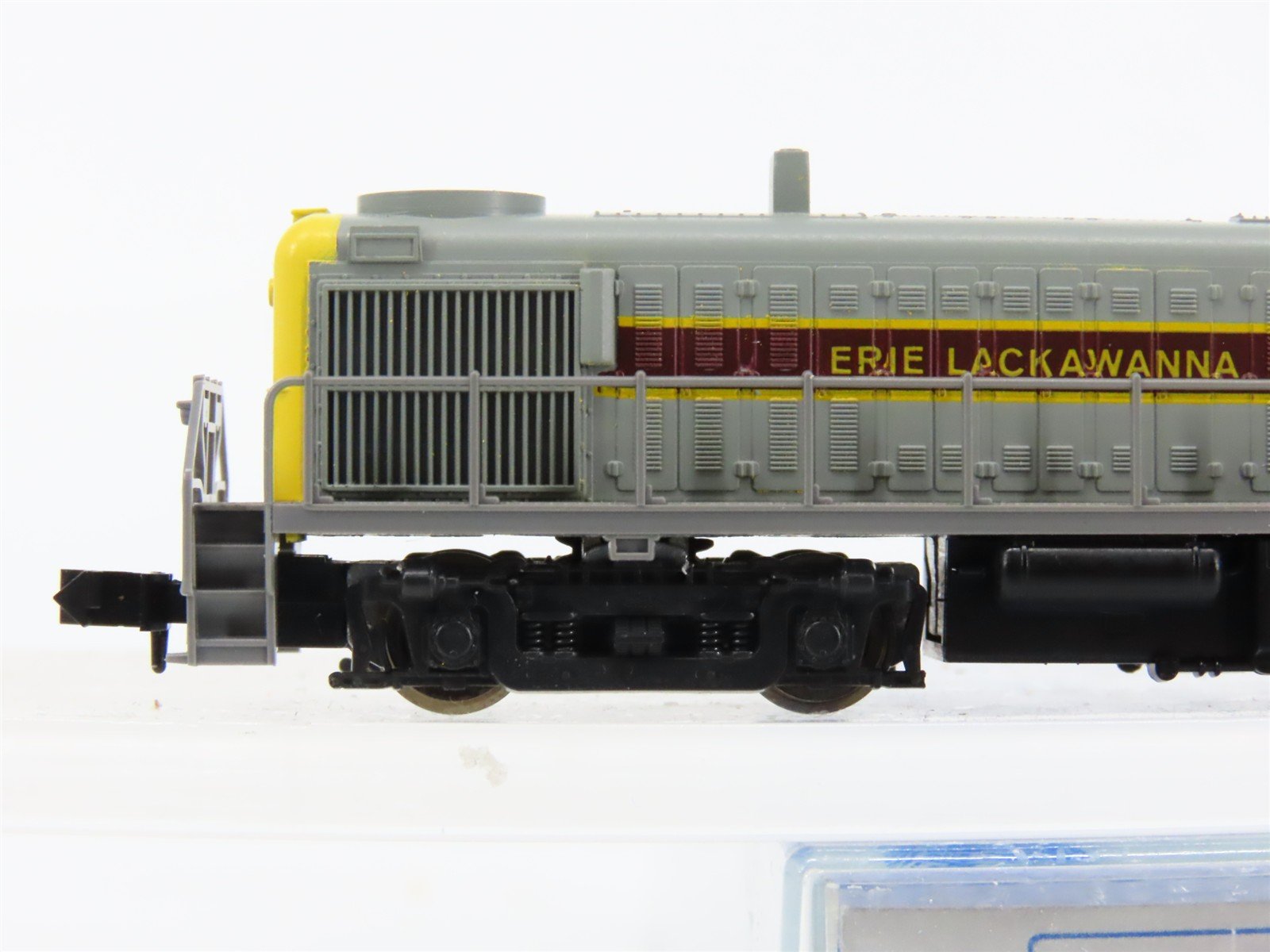 N Scale KATO 17708-A EL Erie Lackawanna ALCO RS-3 Diesel Locomotive #1039