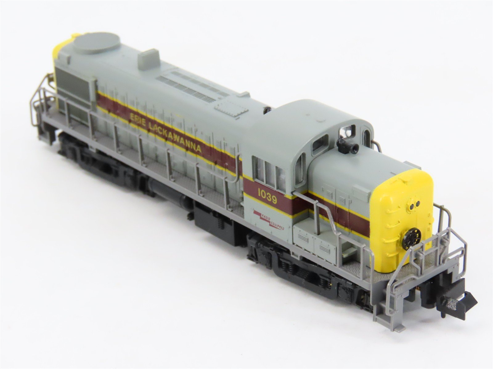N Scale KATO 17708-A EL Erie Lackawanna ALCO RS-3 Diesel Locomotive #1039
