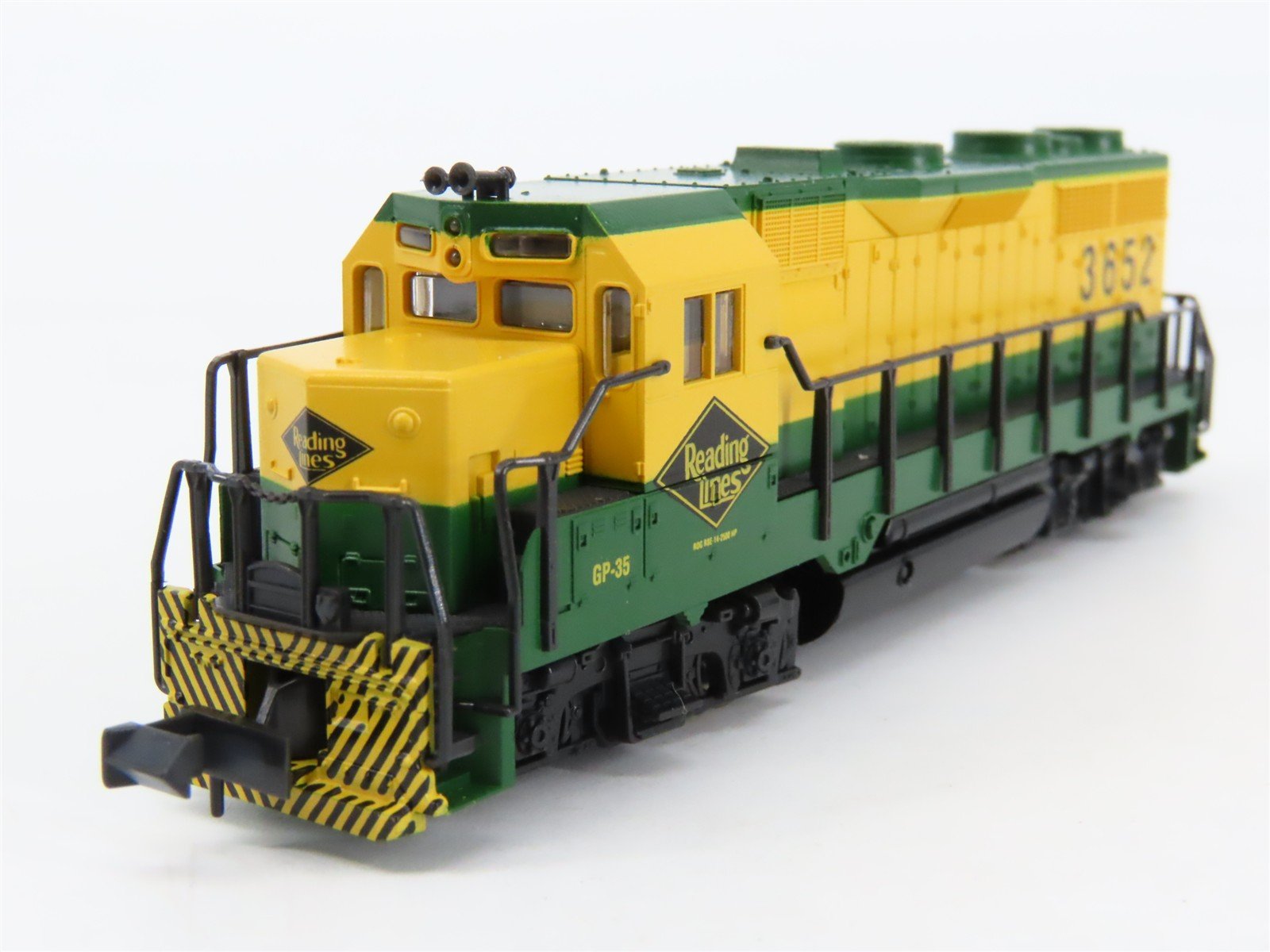 N Scale Atlas/KATO 4640 RDG Reading EMD GP35 Diesel Locomotive #3652