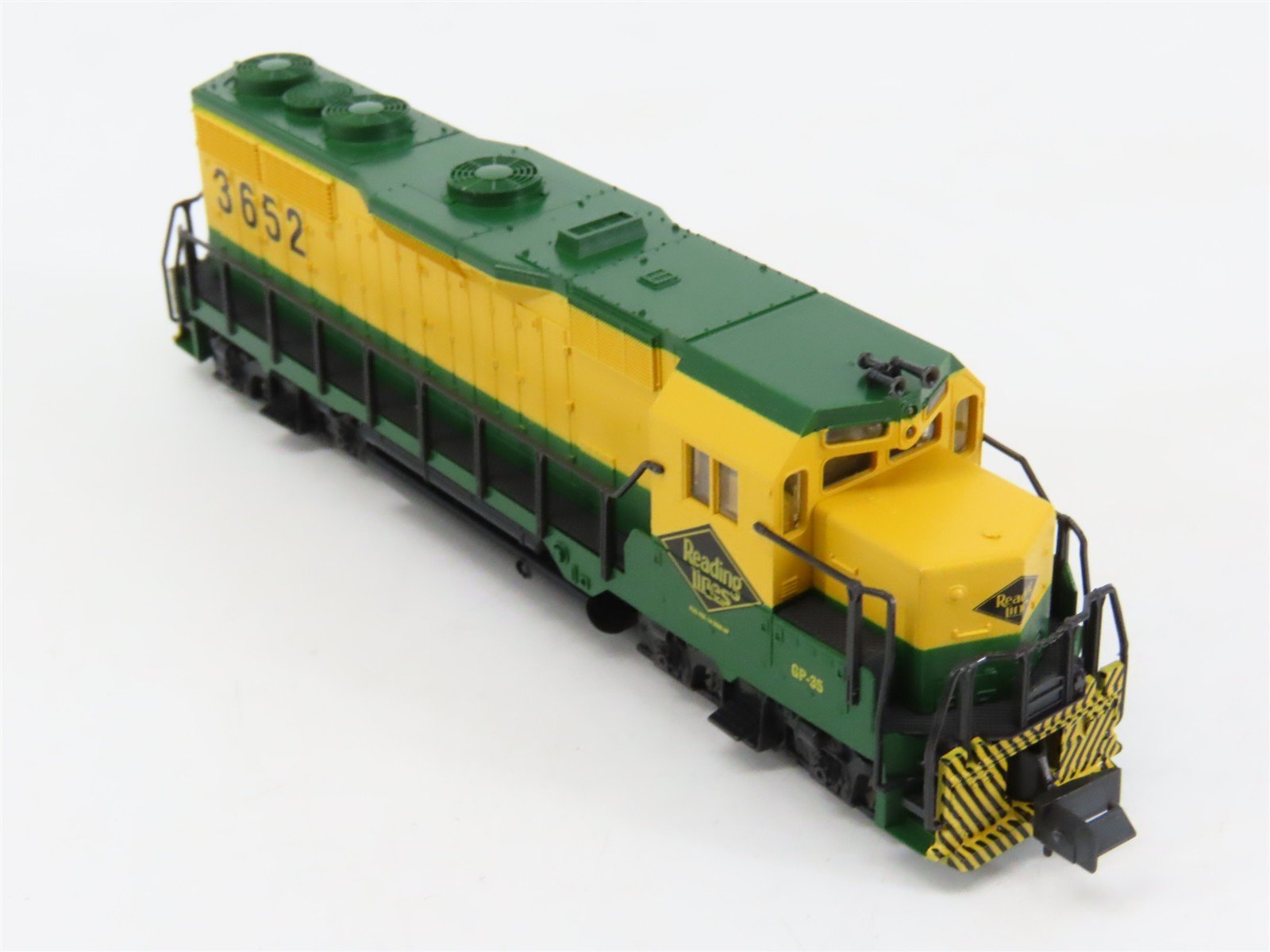 N Scale Atlas/KATO 4640 RDG Reading EMD GP35 Diesel Locomotive #3652