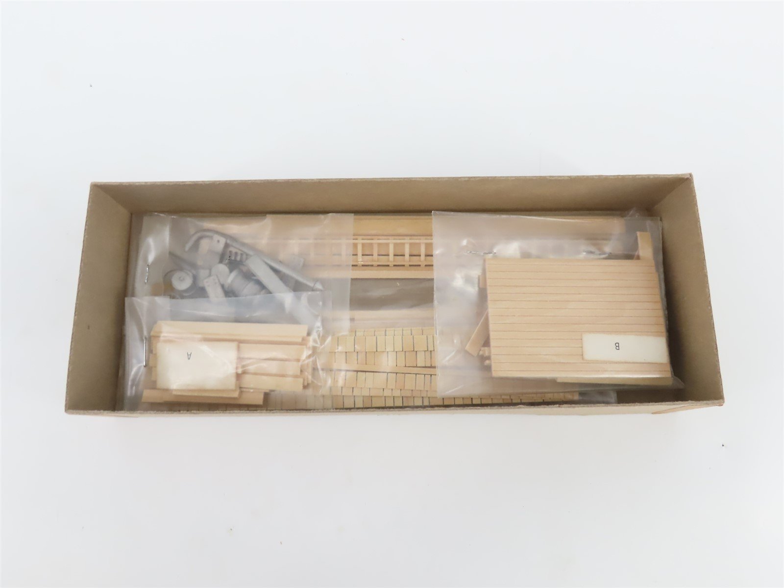 O Scale Sequoia 4811-0 Sand House & Bucket Crane Scenery Kit