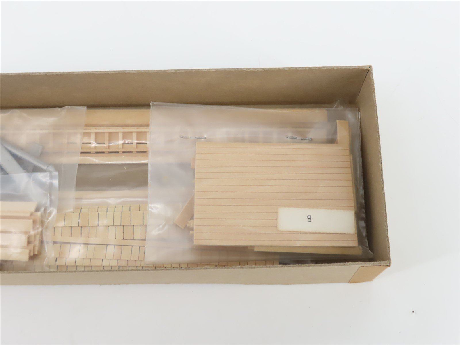 O Scale Sequoia 4811-0 Sand House & Bucket Crane Scenery Kit