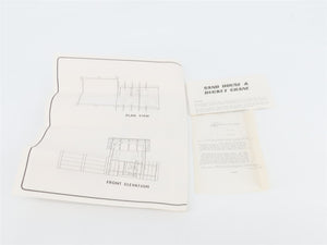 O Scale Sequoia 4811-0 Sand House & Bucket Crane Scenery Kit