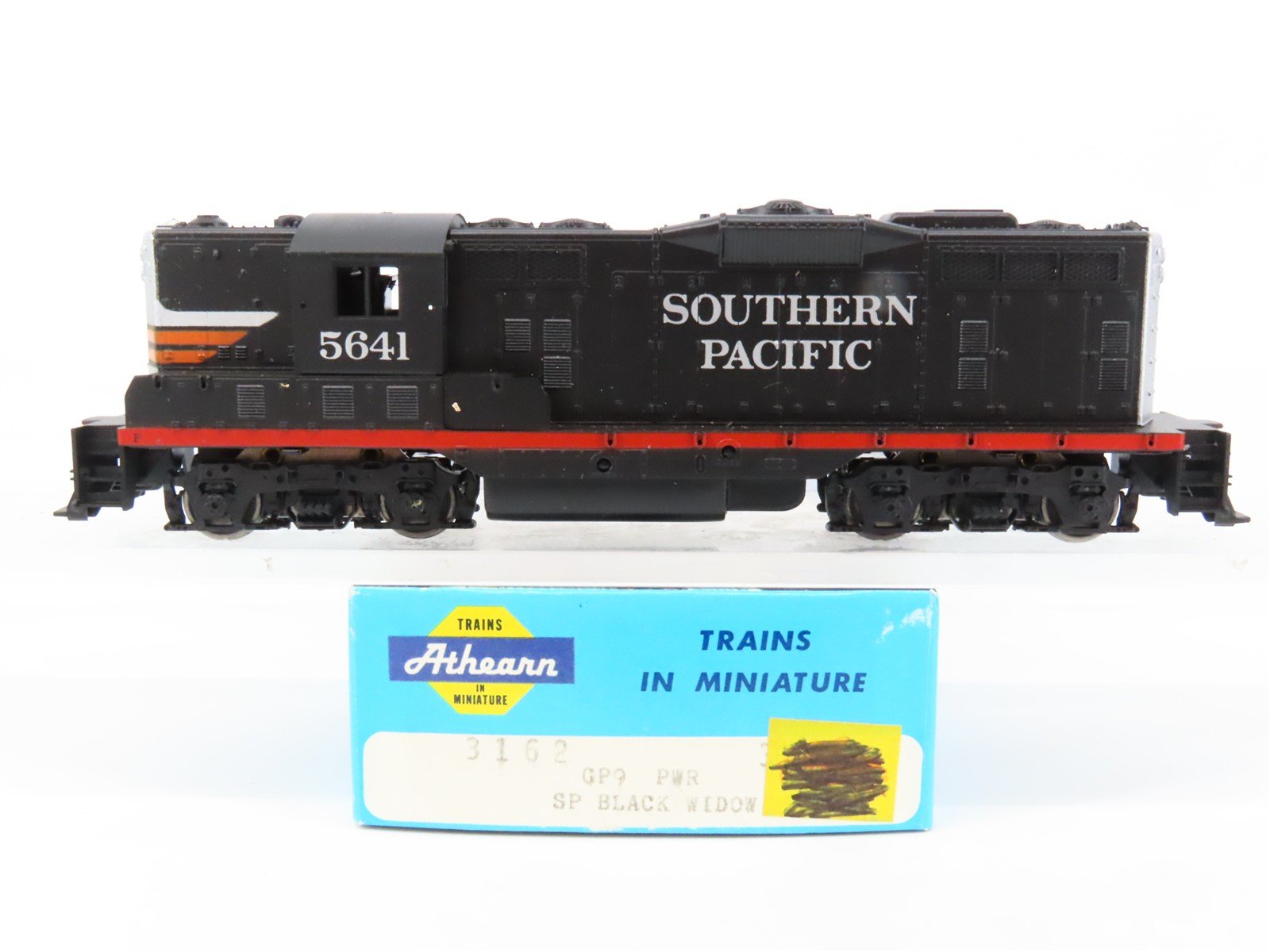 HO Scale Athearn 3162 SP Southern Pacific "Black Widow" EMD GP9 Diesel #5641