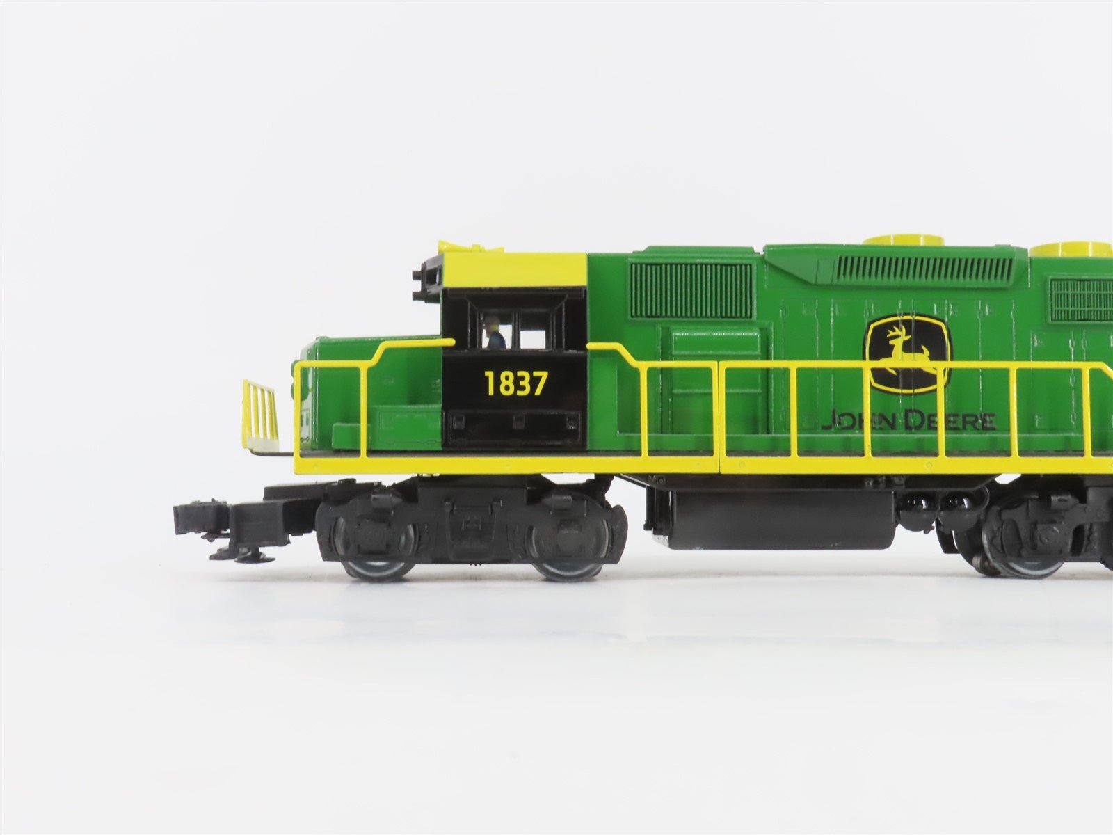 O Gauge 3-Rail Lionel LionChief 2123040 John Deere GP38 Diesel Train Set w/Sound