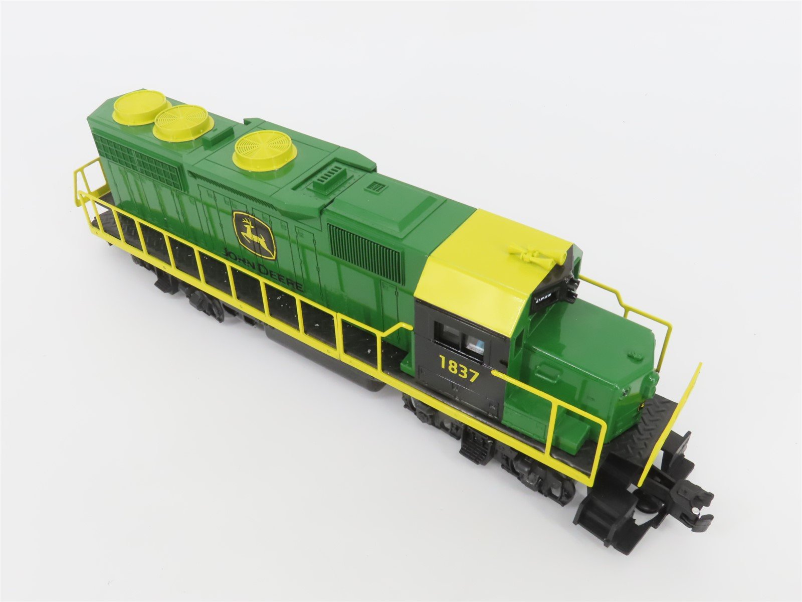 O Gauge 3-Rail Lionel LionChief 2123040 John Deere GP38 Diesel Train Set w/Sound