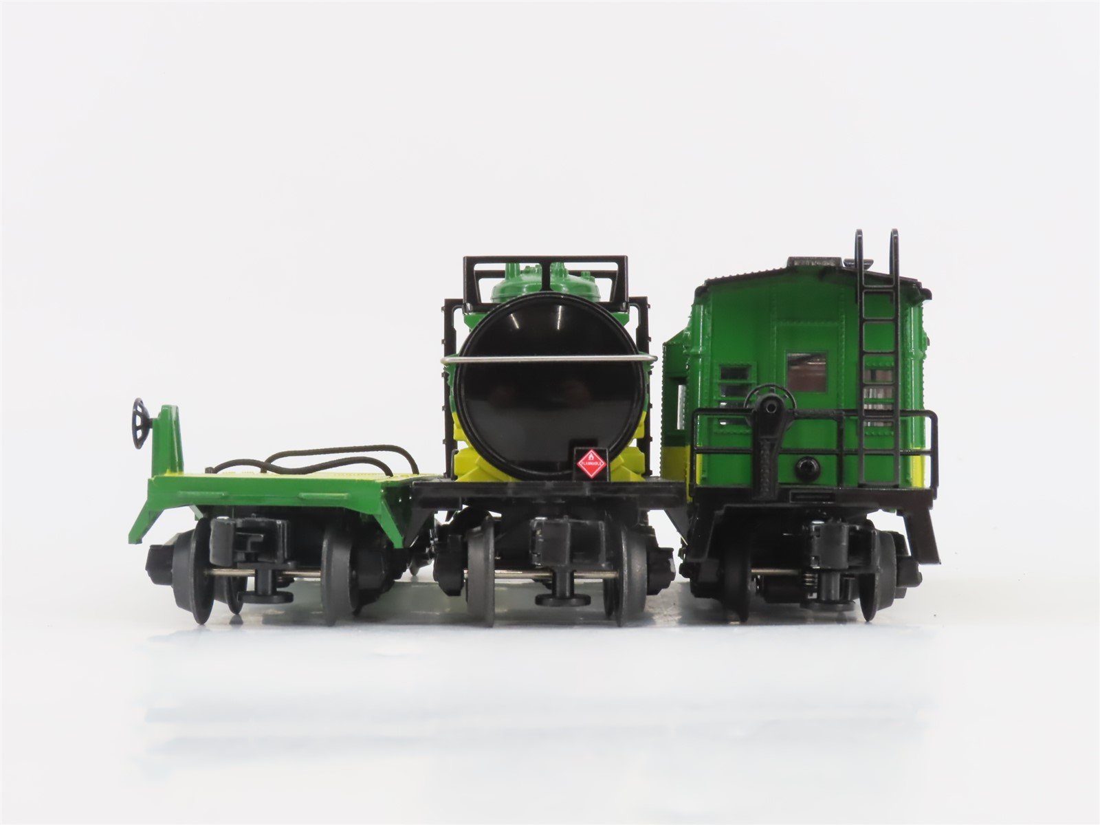 O Gauge 3-Rail Lionel LionChief 2123040 John Deere GP38 Diesel Train Set w/Sound