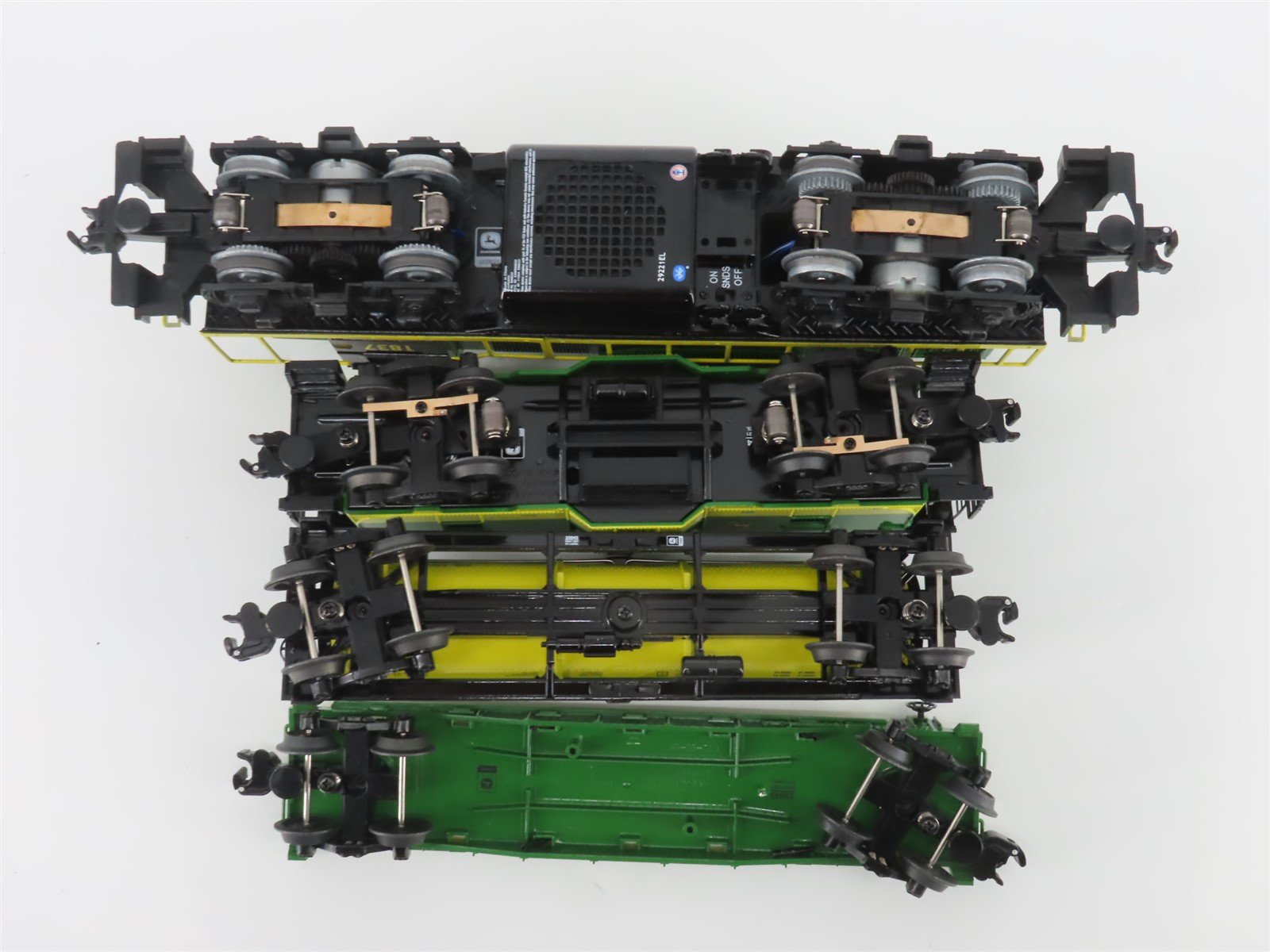 O Gauge 3-Rail Lionel LionChief 2123040 John Deere GP38 Diesel Train Set w/Sound