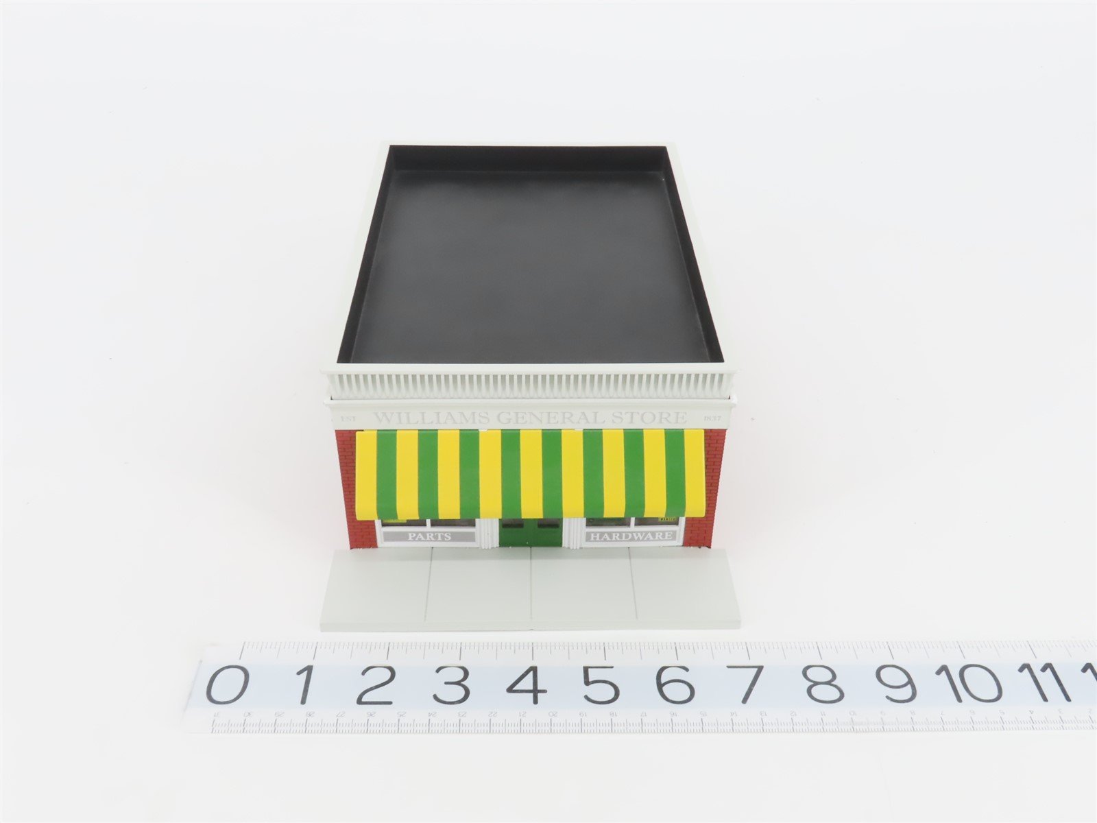 O 1/48 Scale Lionel 6-84481 John Deere / Williams General Store