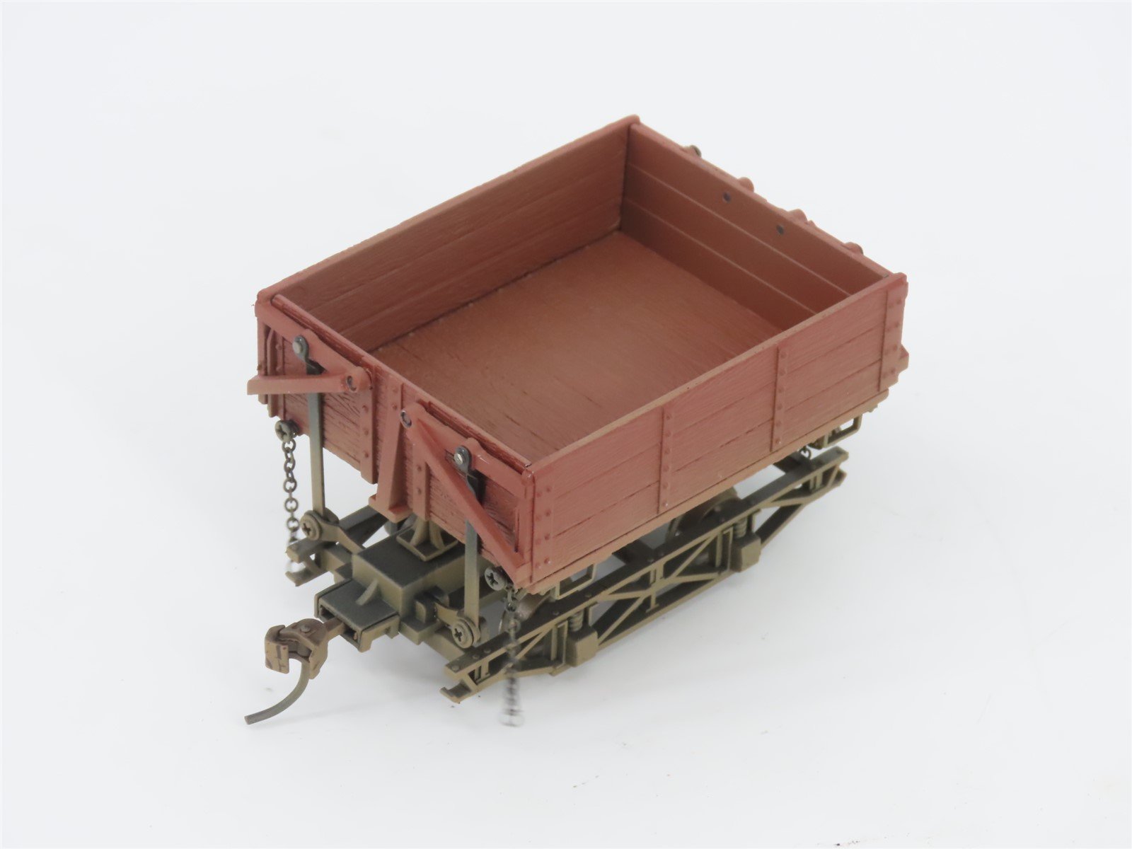 On30 Bachmann Spectrum 29801 Unlettered Wood Side-Dump Cars 3-Pack - Weathered