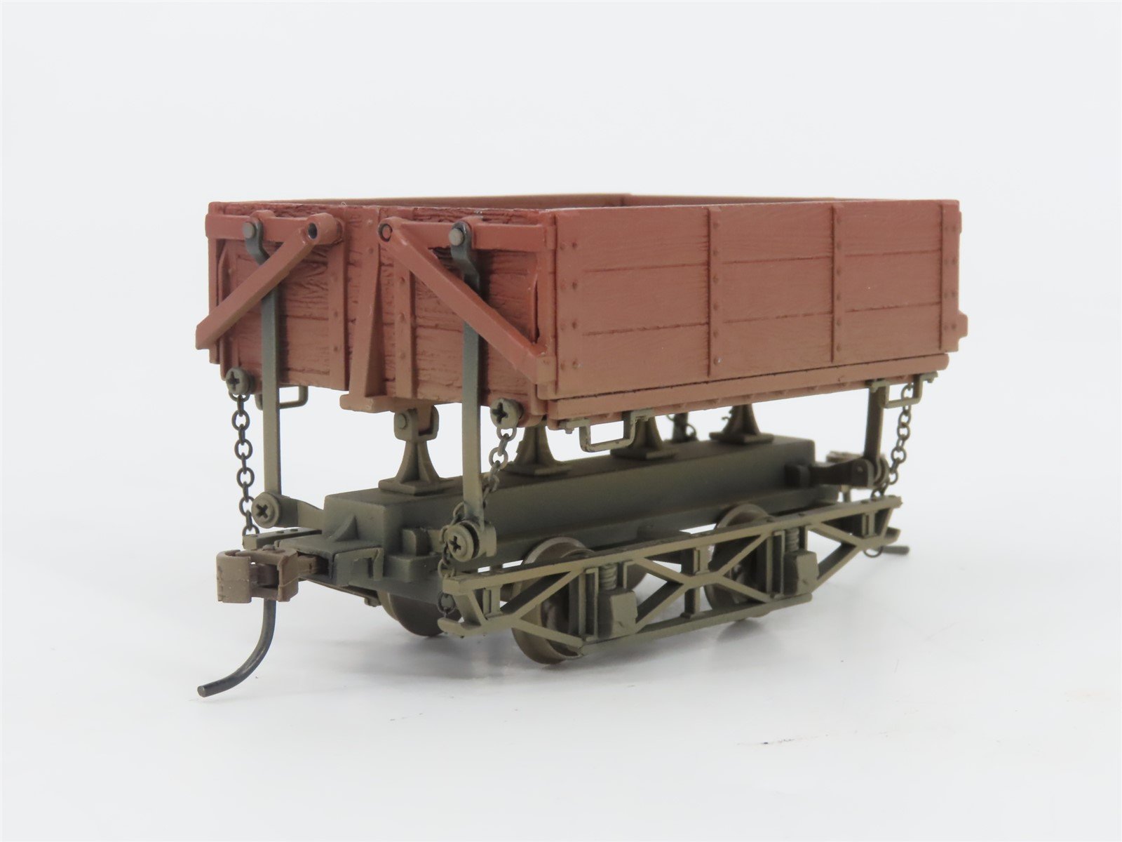 On30 Bachmann Spectrum 29801 Unlettered Wood Side-Dump Cars 3-Pack - Weathered