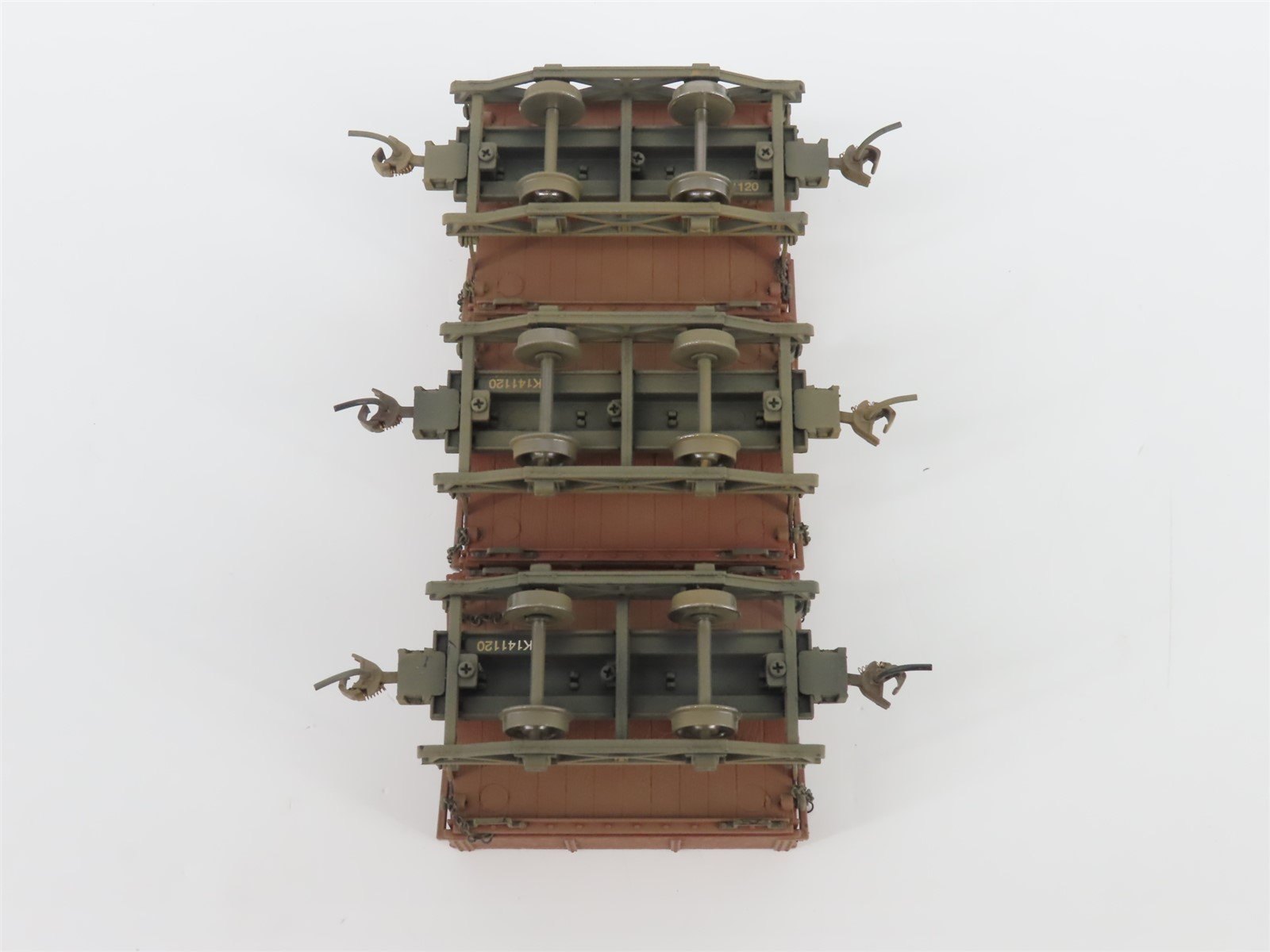 On30 Bachmann Spectrum 29801 Unlettered Wood Side-Dump Cars 3-Pack - Weathered