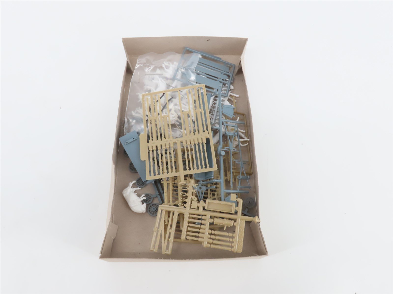 HO 1/87 Preiser Art.Nr. 16327 Rural Groups & Wagons Unpainted 60 Figures/People