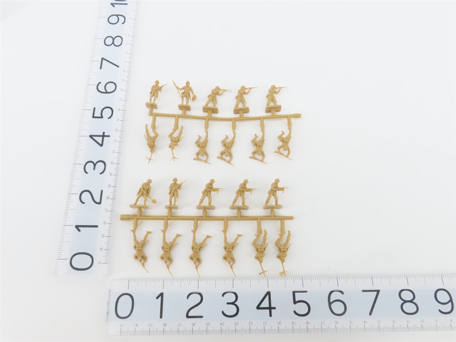 1:72 Scale Airfix 01711 Africa Corp Unpainted Figures/People 48 Pieces
