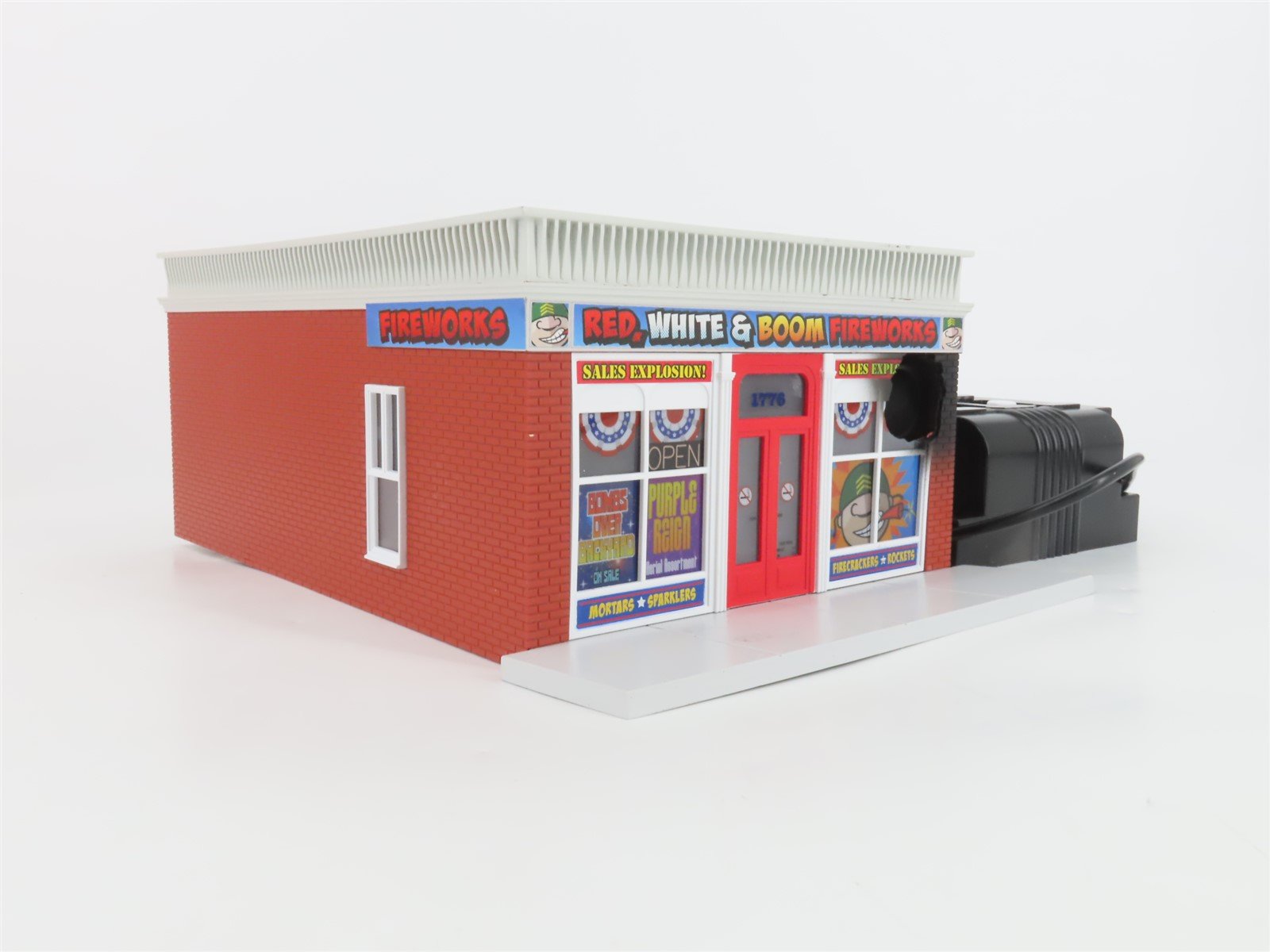 O Scale Lionel 2129030 Sgt. Stumpy's Red White & Boom Building w/Lights