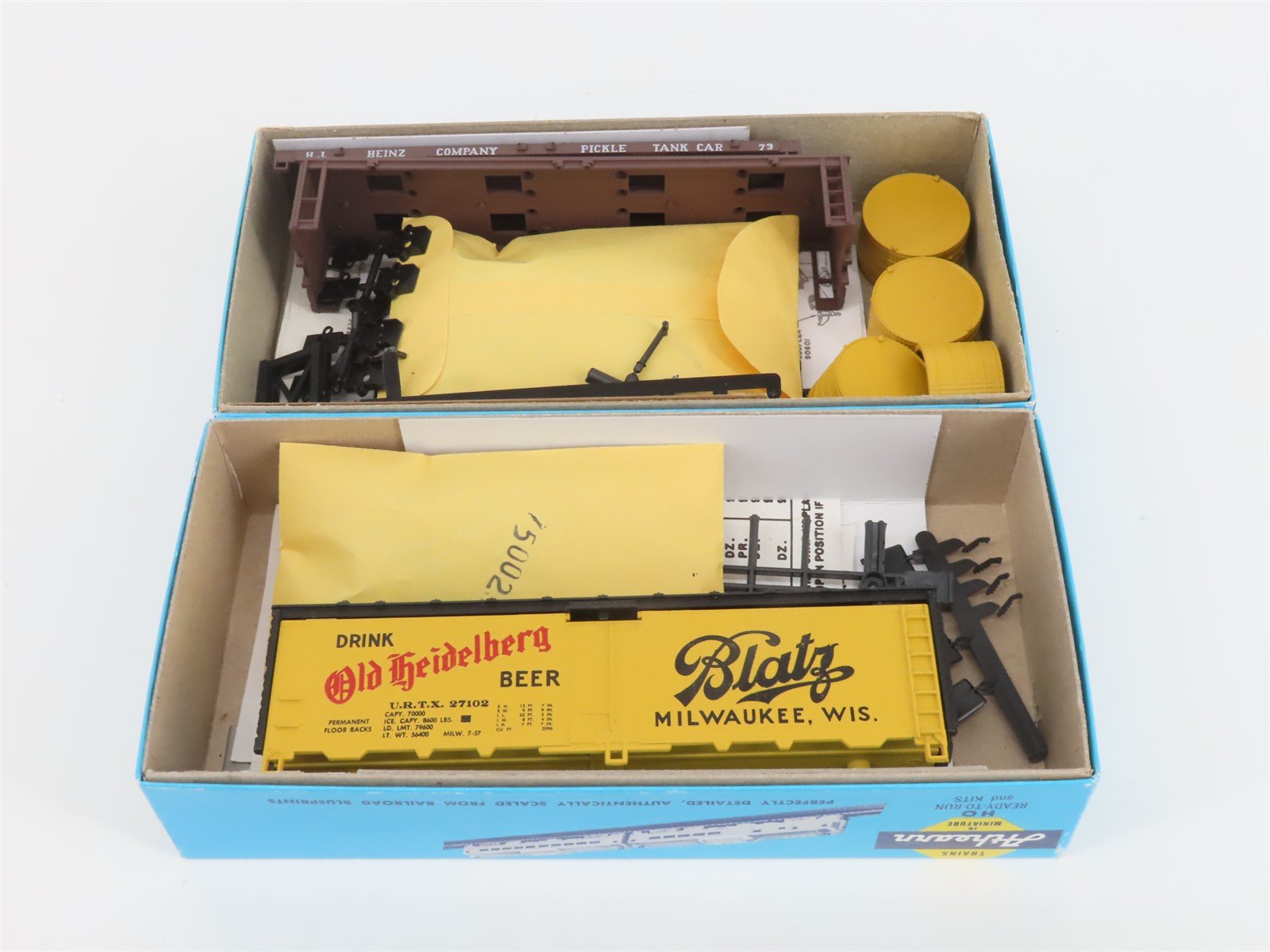 LOT of 10 HO Scale Athearn Kits B&O, ATSF, PFE, Blatz Assorted Freight Cars