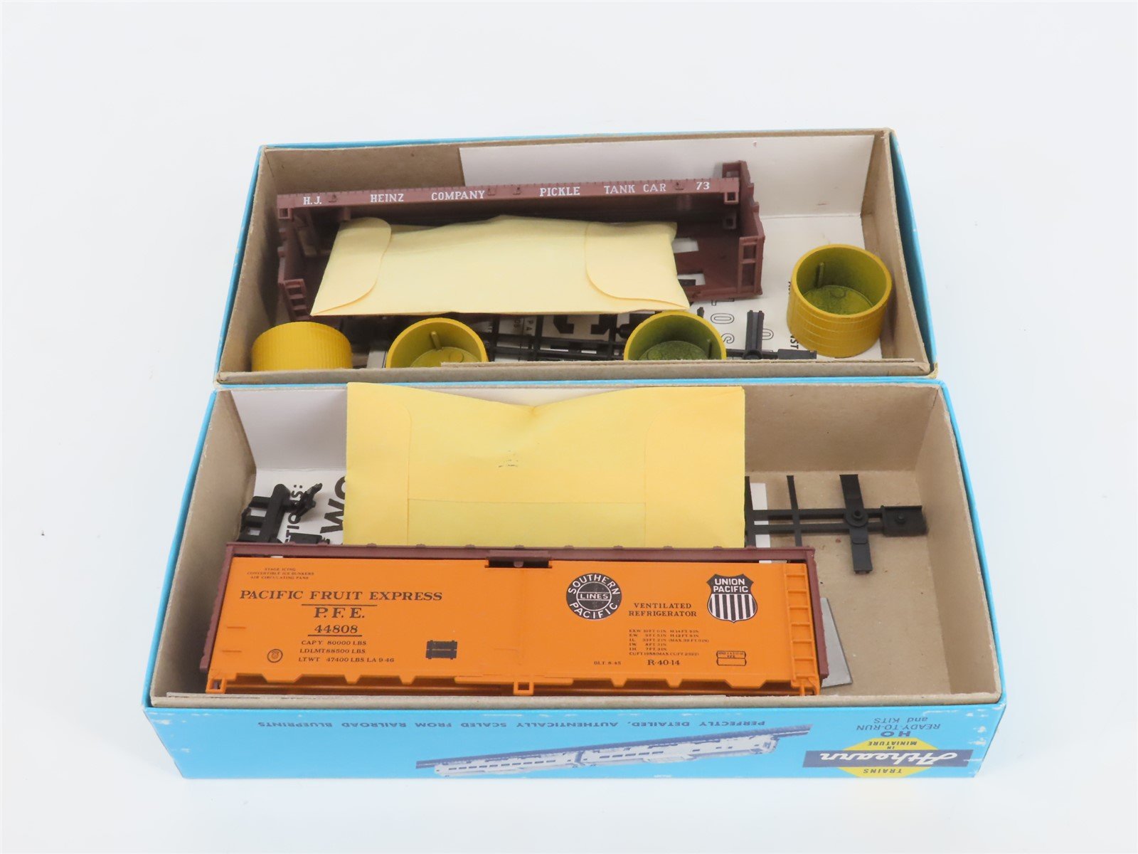 LOT of 10 HO Scale Athearn Kits B&O, ATSF, PFE, Blatz Assorted Freight Cars