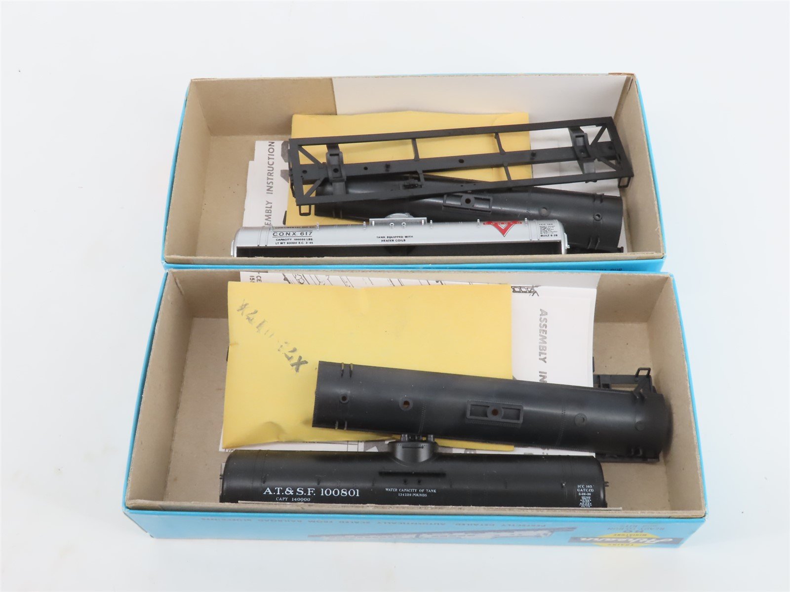 LOT of 10 HO Scale Athearn Kits B&O, ATSF, PFE, Blatz Assorted Freight Cars