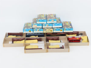 LOT of 10 HO Scale Athearn Kits SP, N&W, ATSF & More Assorted Freight Cars