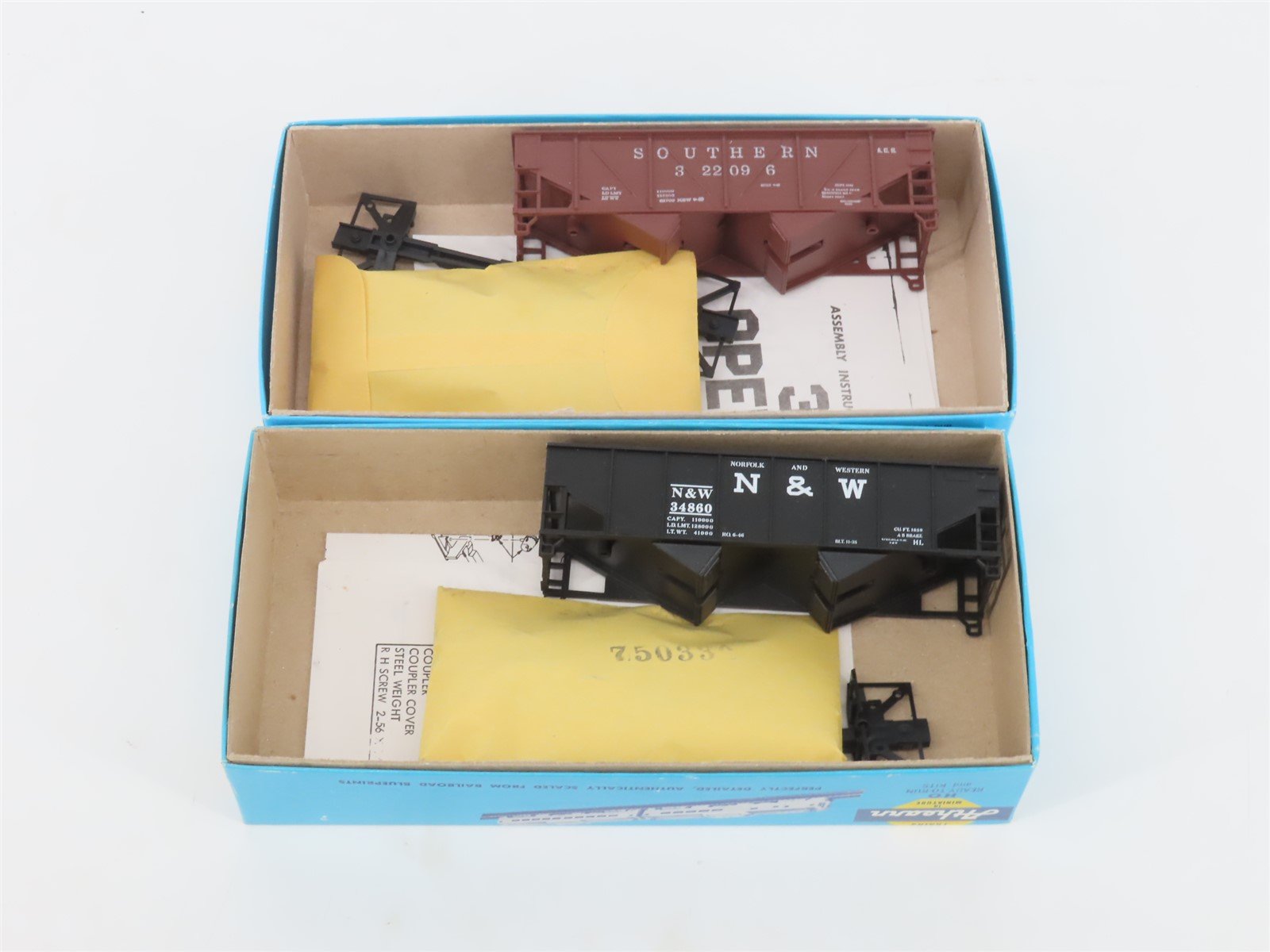 LOT of 10 HO Scale Athearn Kits D&RGW, SP, N&W, PM & More Assorted Freight Cars