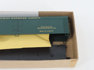 HO Walthers/Athearn Kit 932-9037 REX REA Railway Express Agency 50' Reefer #1237