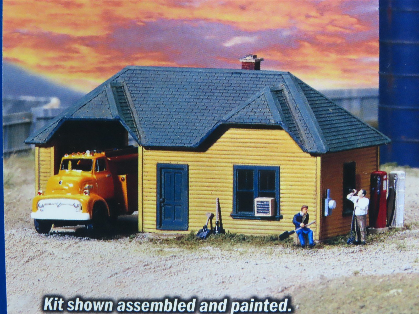 HO 1/87 Scale Walthers Cornerstone Kit 933-3087 Goldenflame Fuel Co. - SEALED