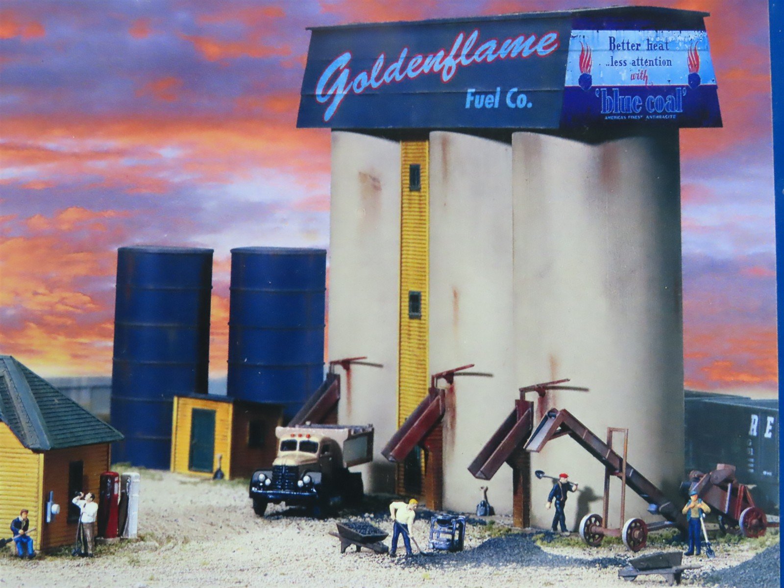 HO 1/87 Scale Walthers Cornerstone Kit 933-3087 Goldenflame Fuel Co. - SEALED