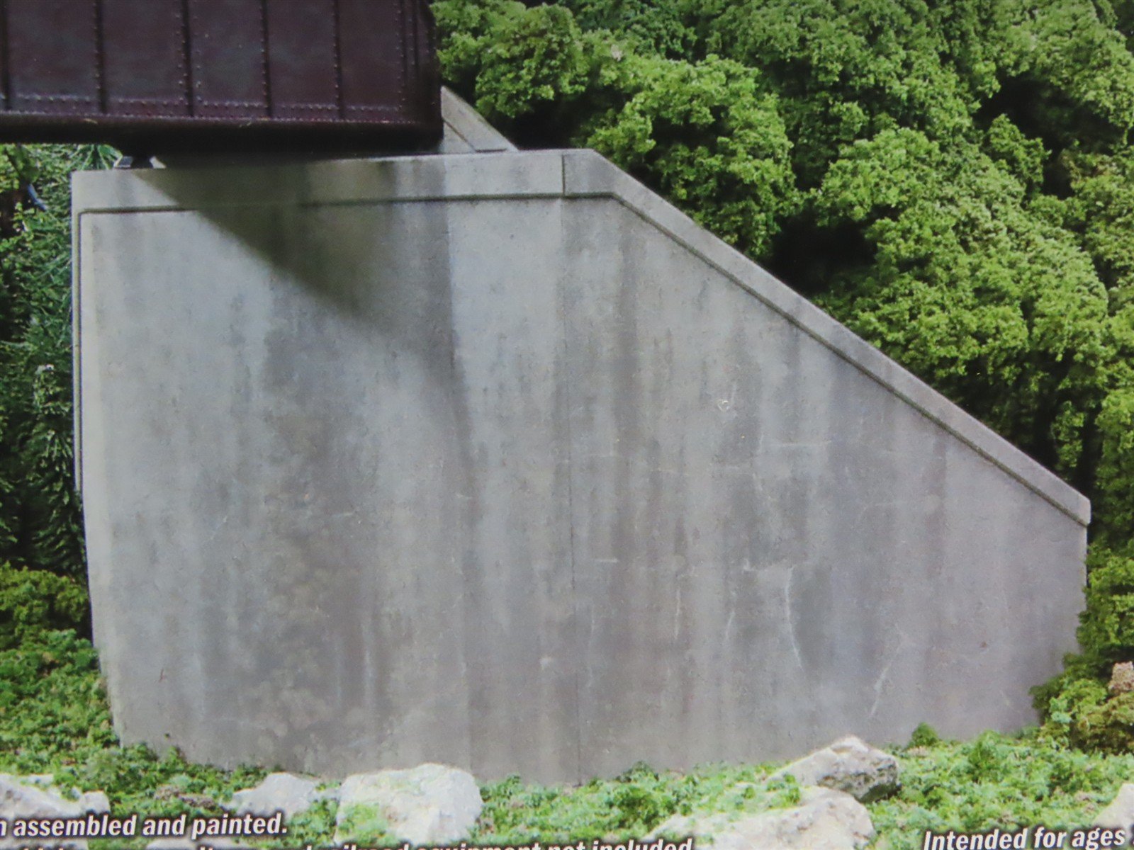 HO Walthers Kit 933-4551 Single-Track Railroad Bridge Concrete Abutments (2)