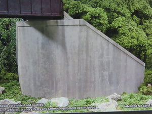 HO Walthers Kit 933-4551 Single-Track Railroad Bridge Concrete Abutments (2)